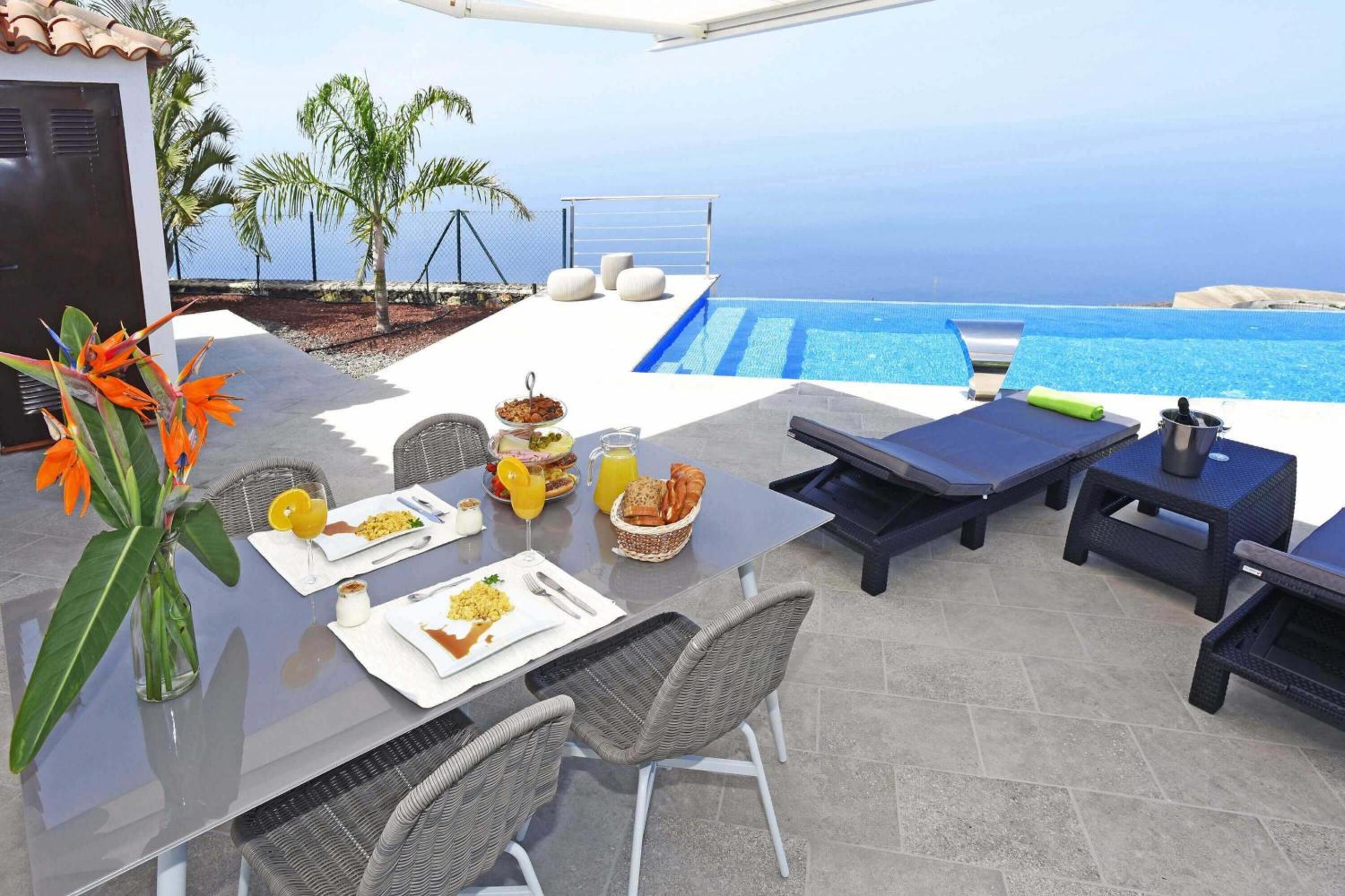 Villa photo 2
