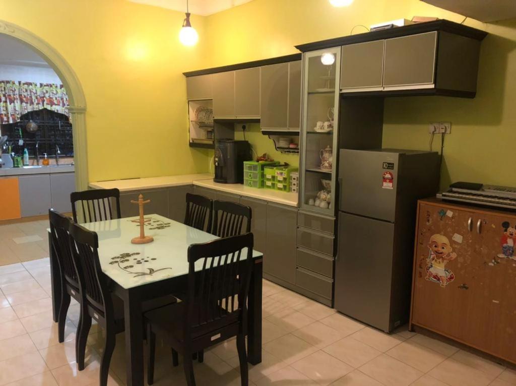 Three-Bedroom House photo 2