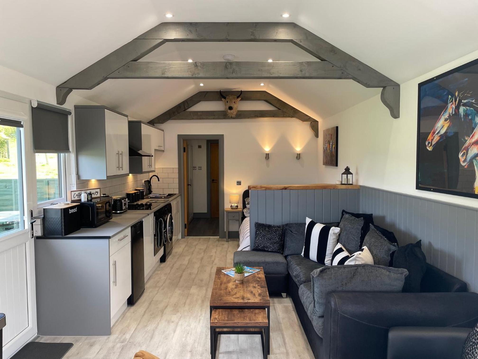 Family Studio - Photo 1