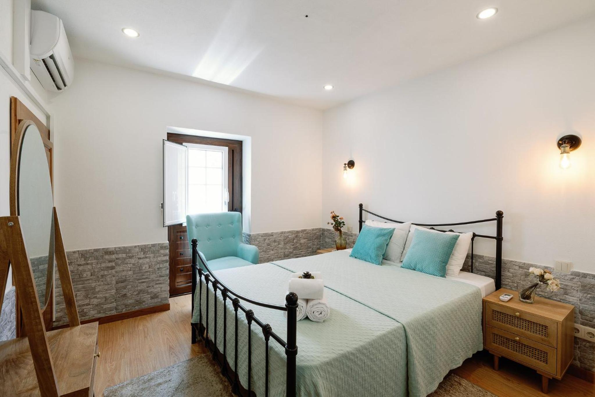 One-Bedroom Apartment - Photo 1