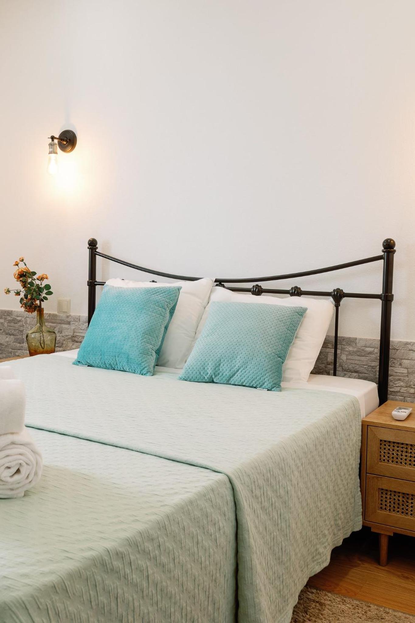 One-Bedroom Apartment - Photo 17