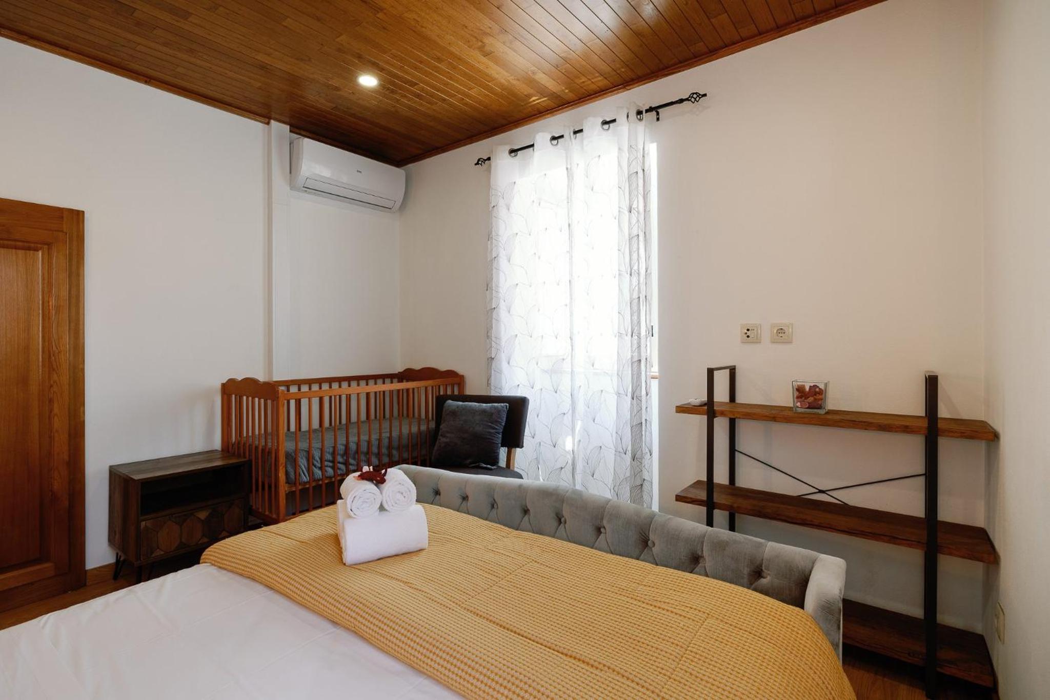 Apartment - Split Level - Photo 3