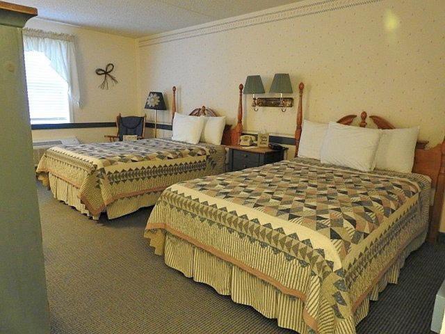 Deluxe Double Room (2 Adults + 1 Child)
