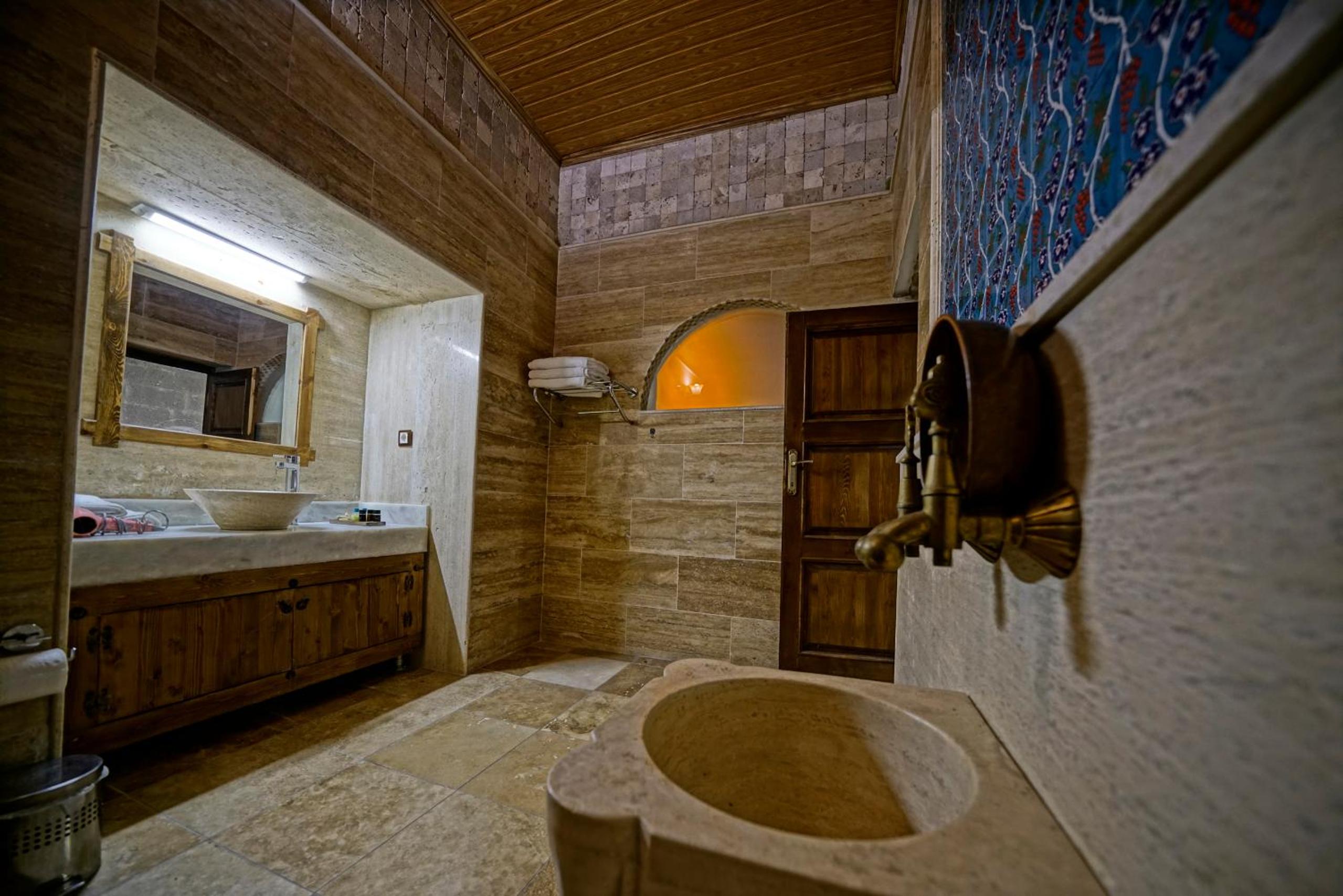 Double Arch stone Room  - Photo 3