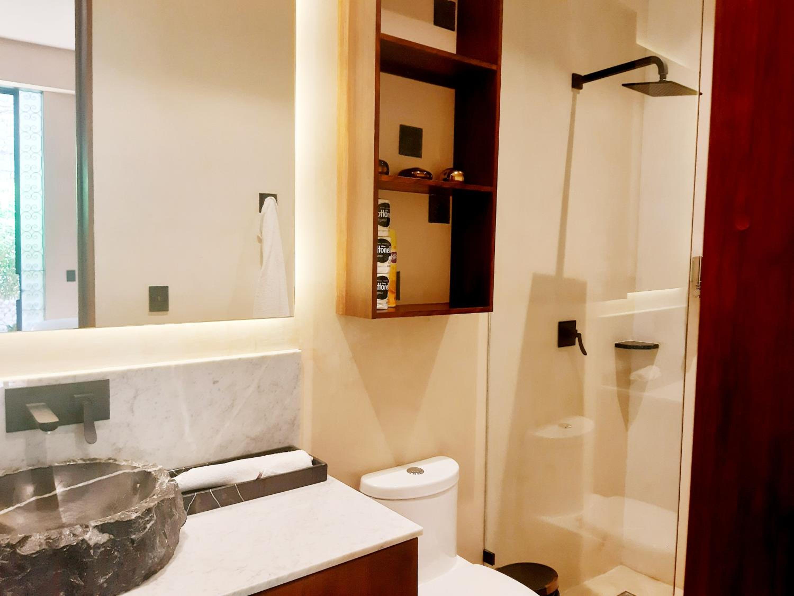Standard King Room photo 2