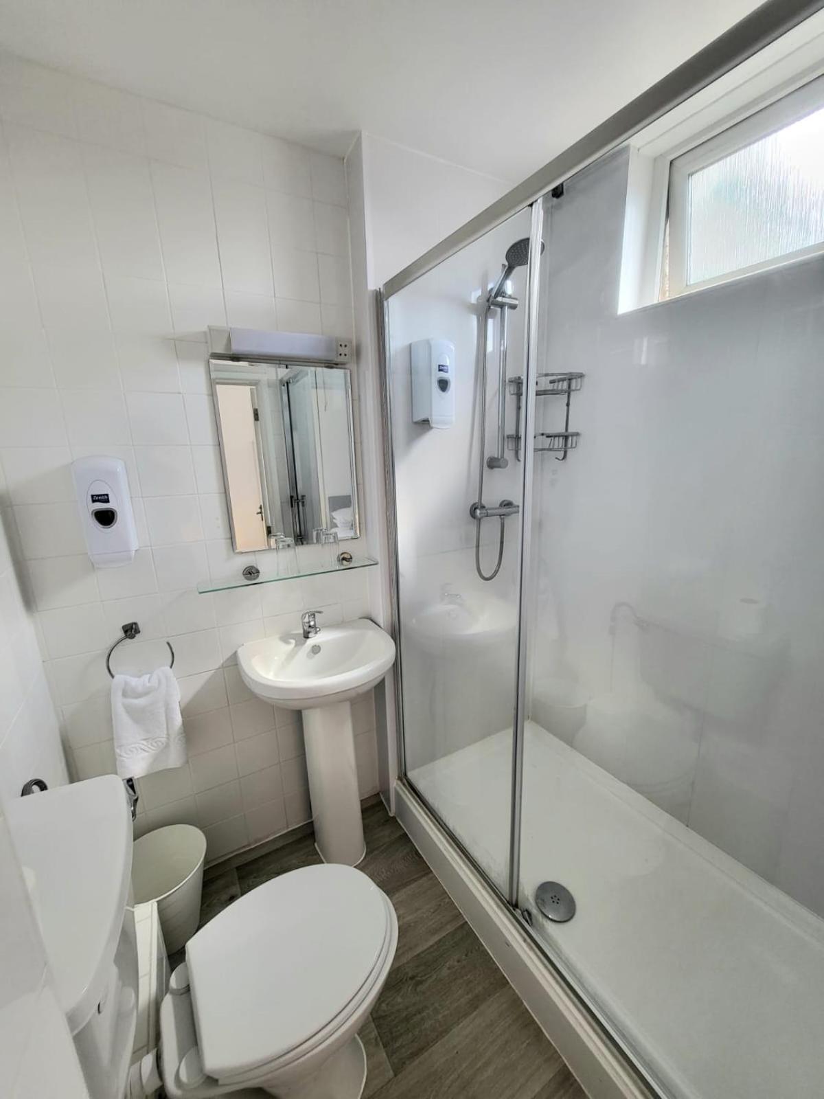 Double Room with Balcony - Photo 5