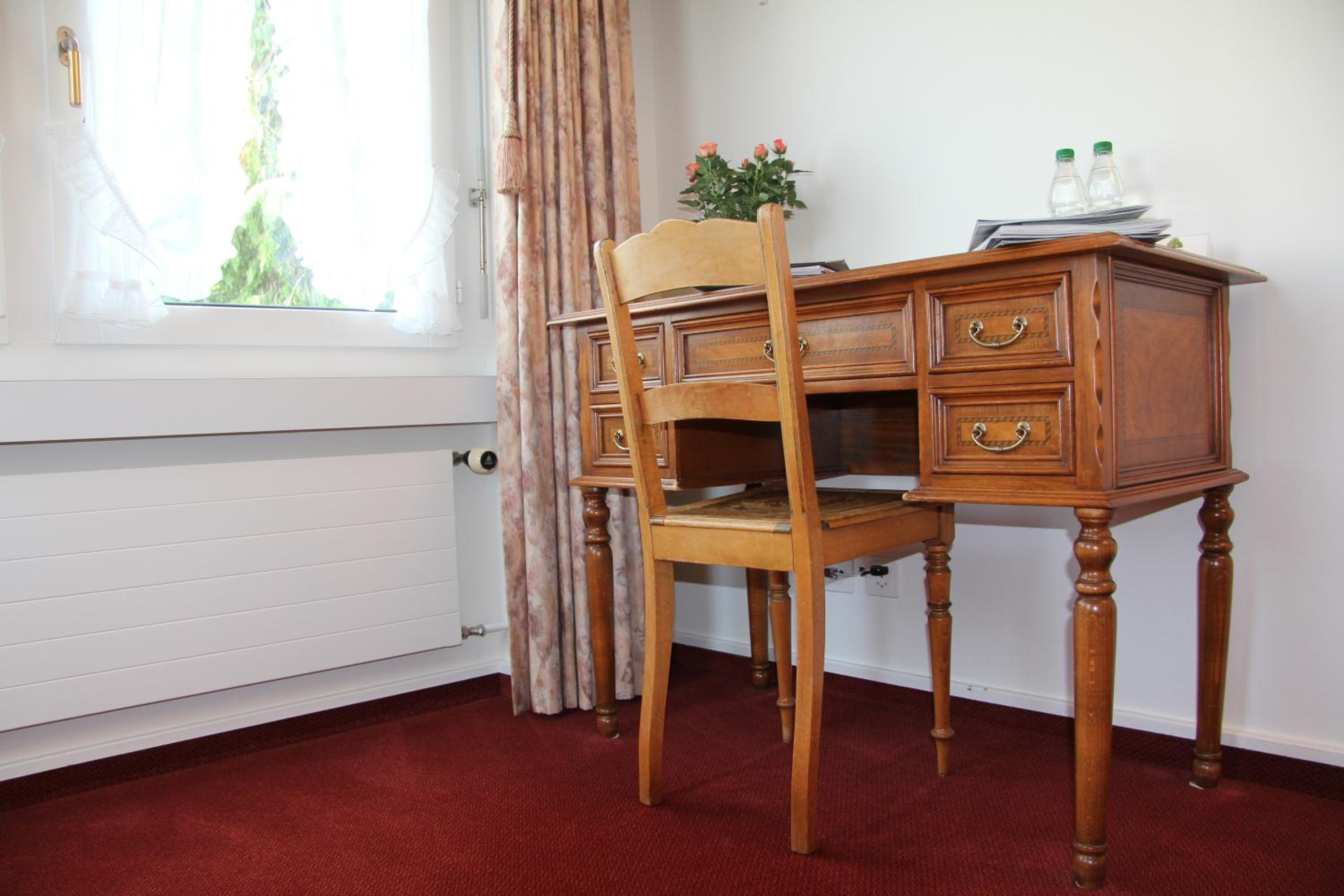 Corner Double Room with Free Parking - Photo 3