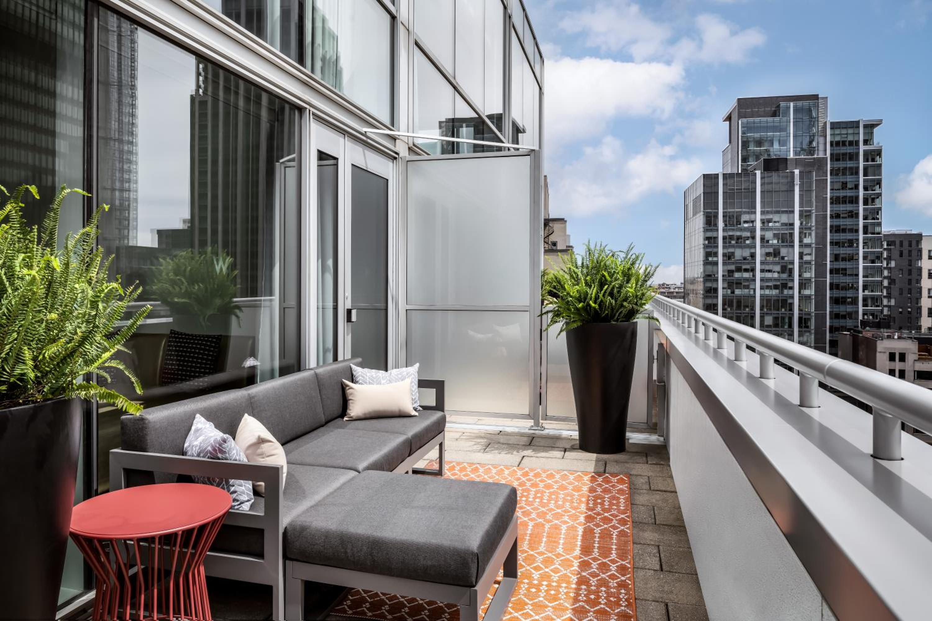 WOW, Suite, 1 King, Park view, Balcony - Photo 5