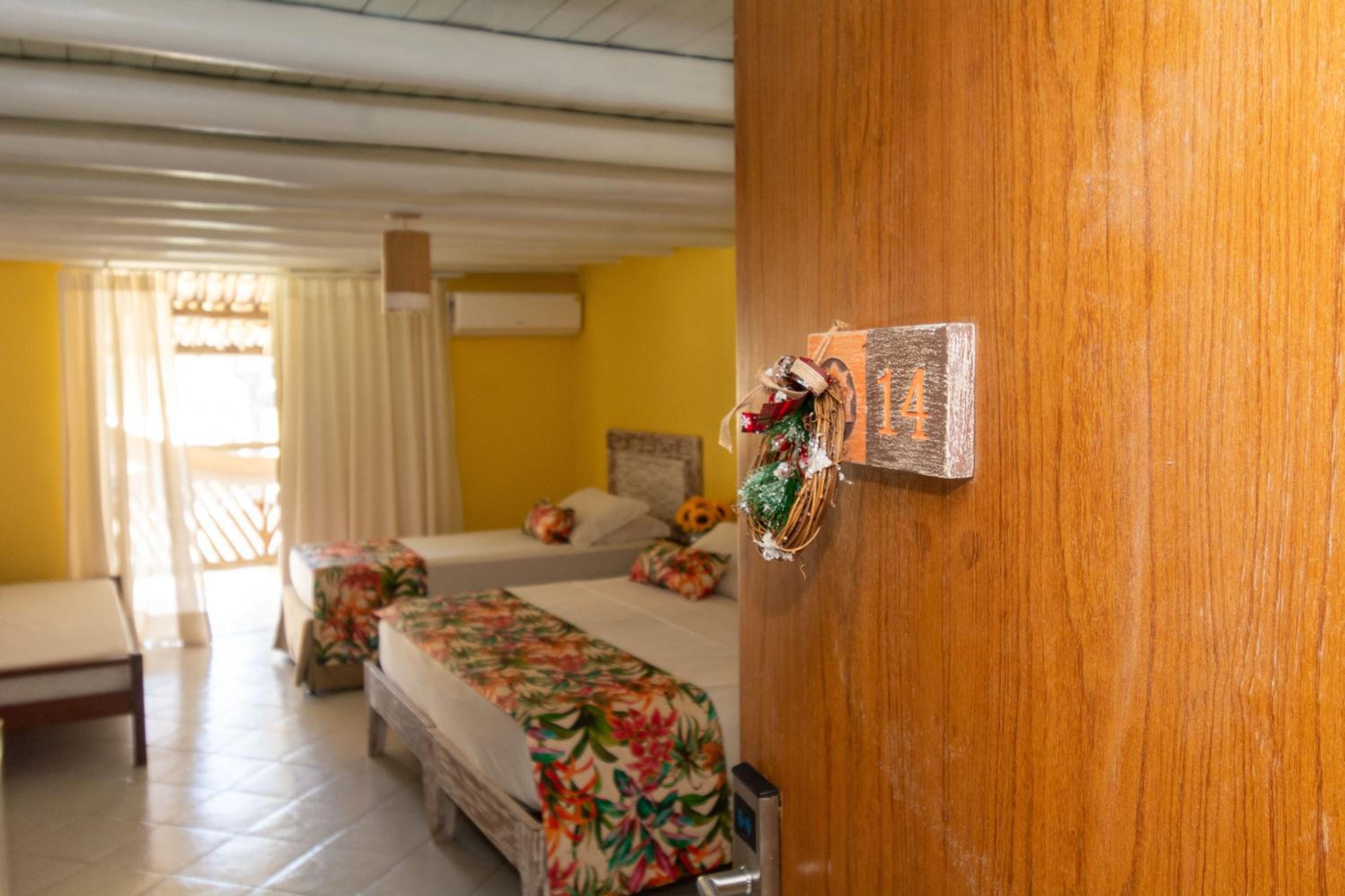 Standard Room with Balcony - Photo 4