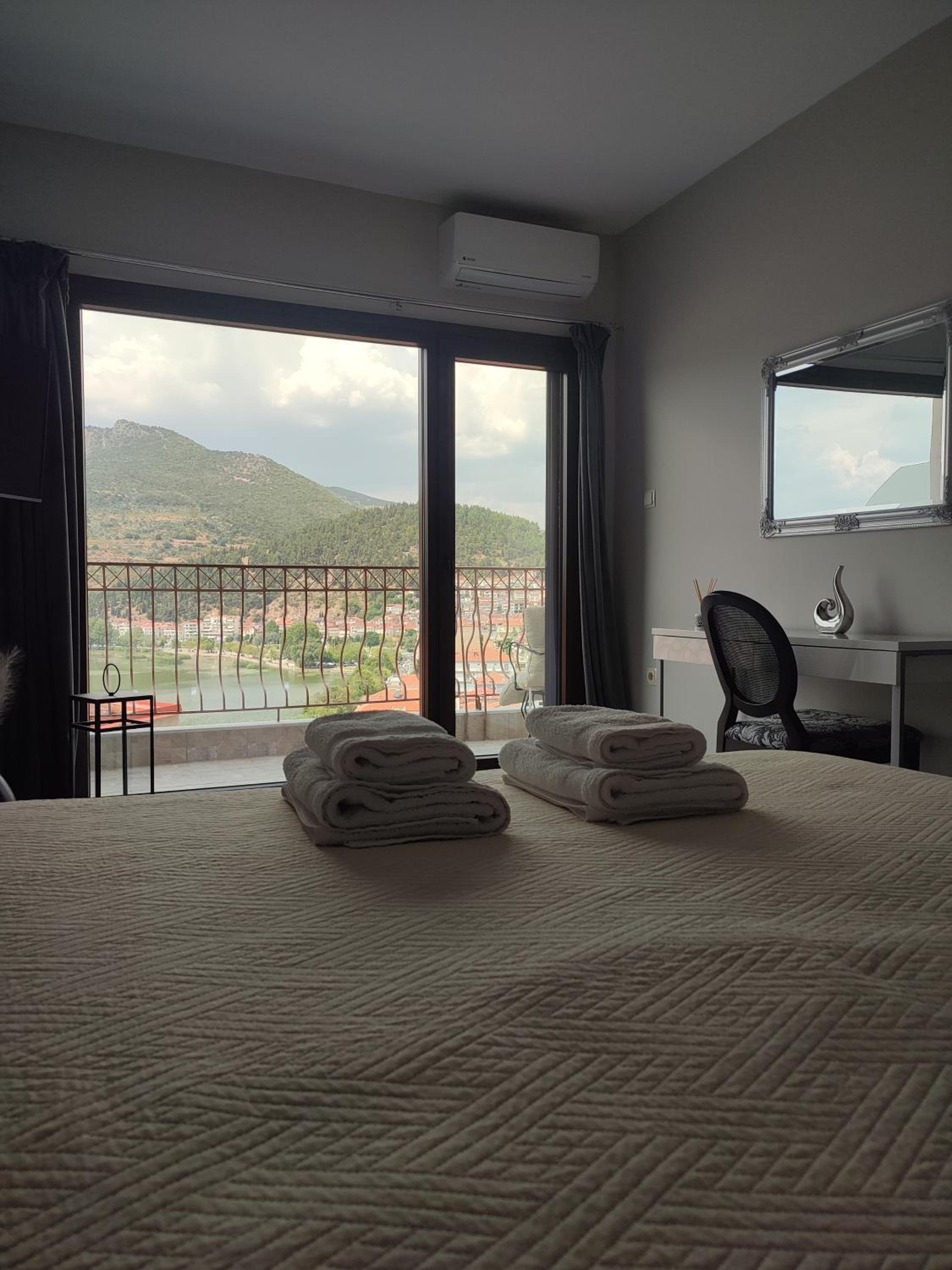 Suite with Lake View - Photo 12