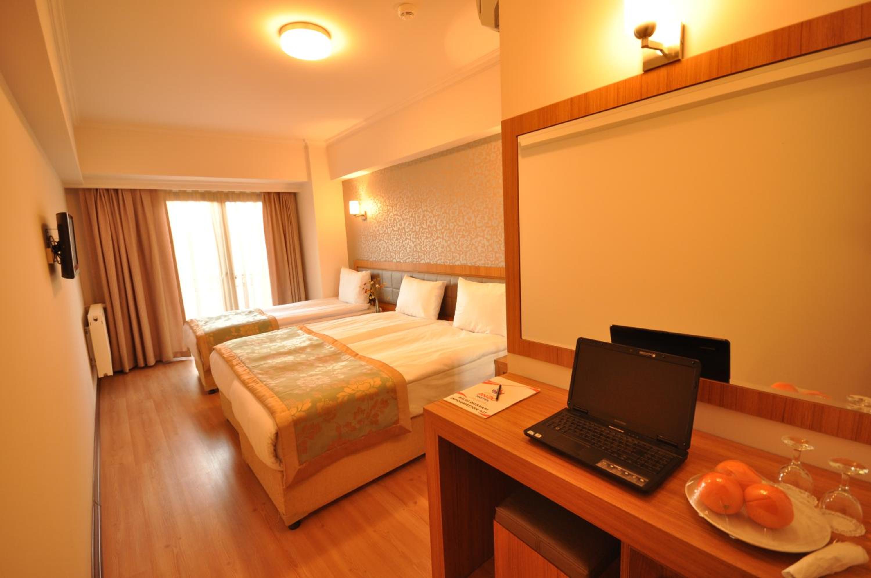 Standard Twin Room - Photo 4
