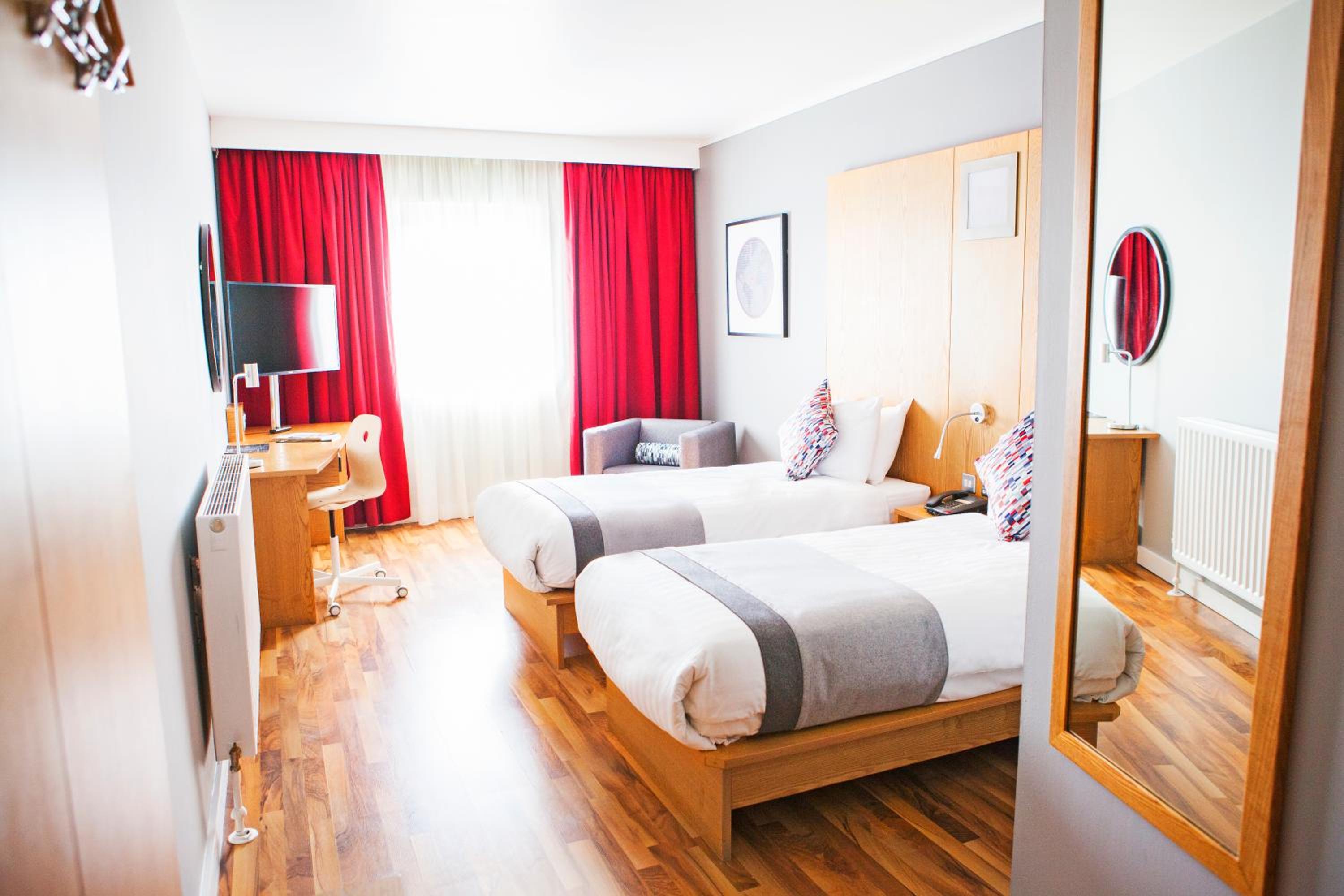 Twin Room - Photo 1