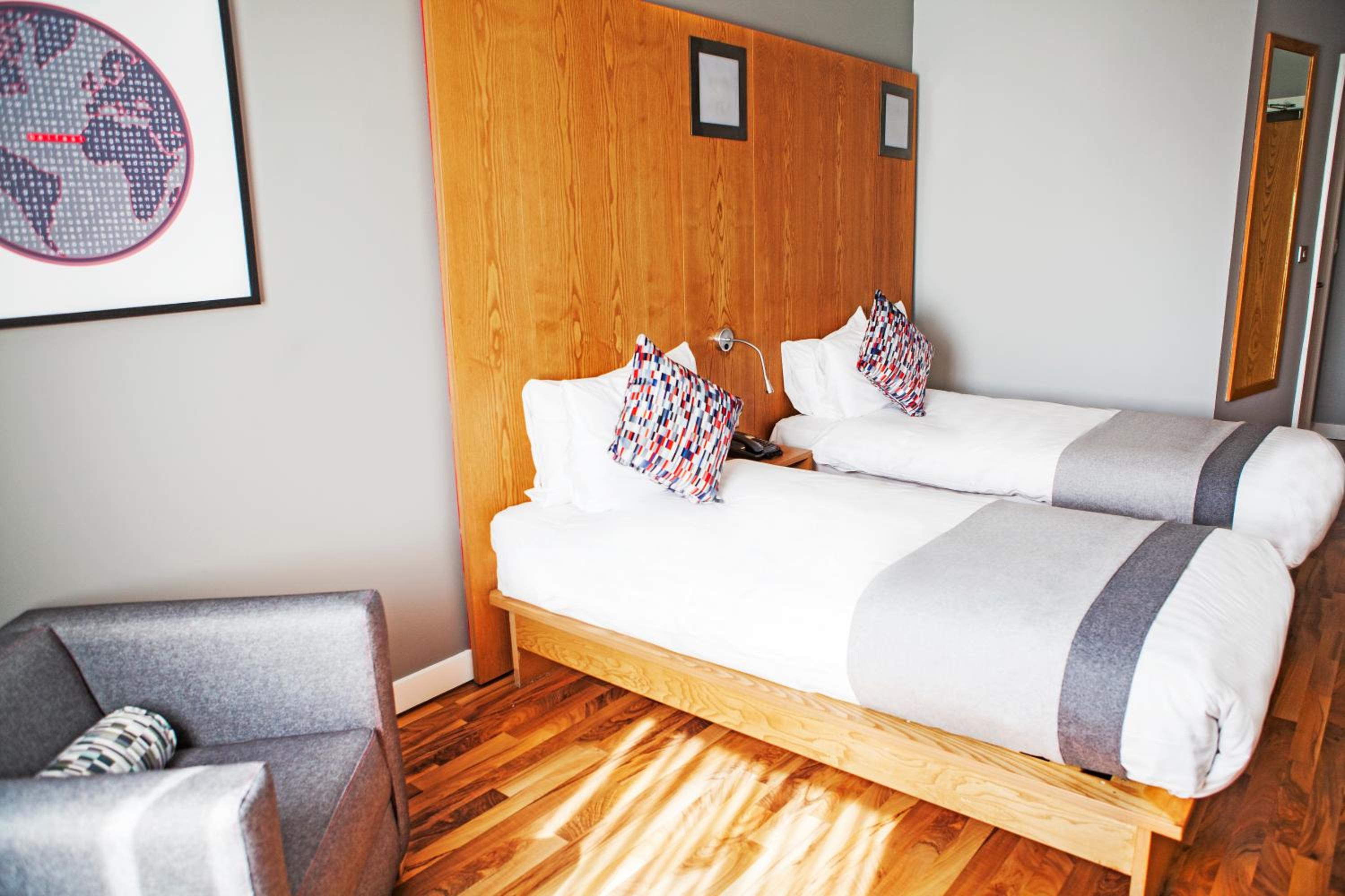 Twin Room - Photo 2