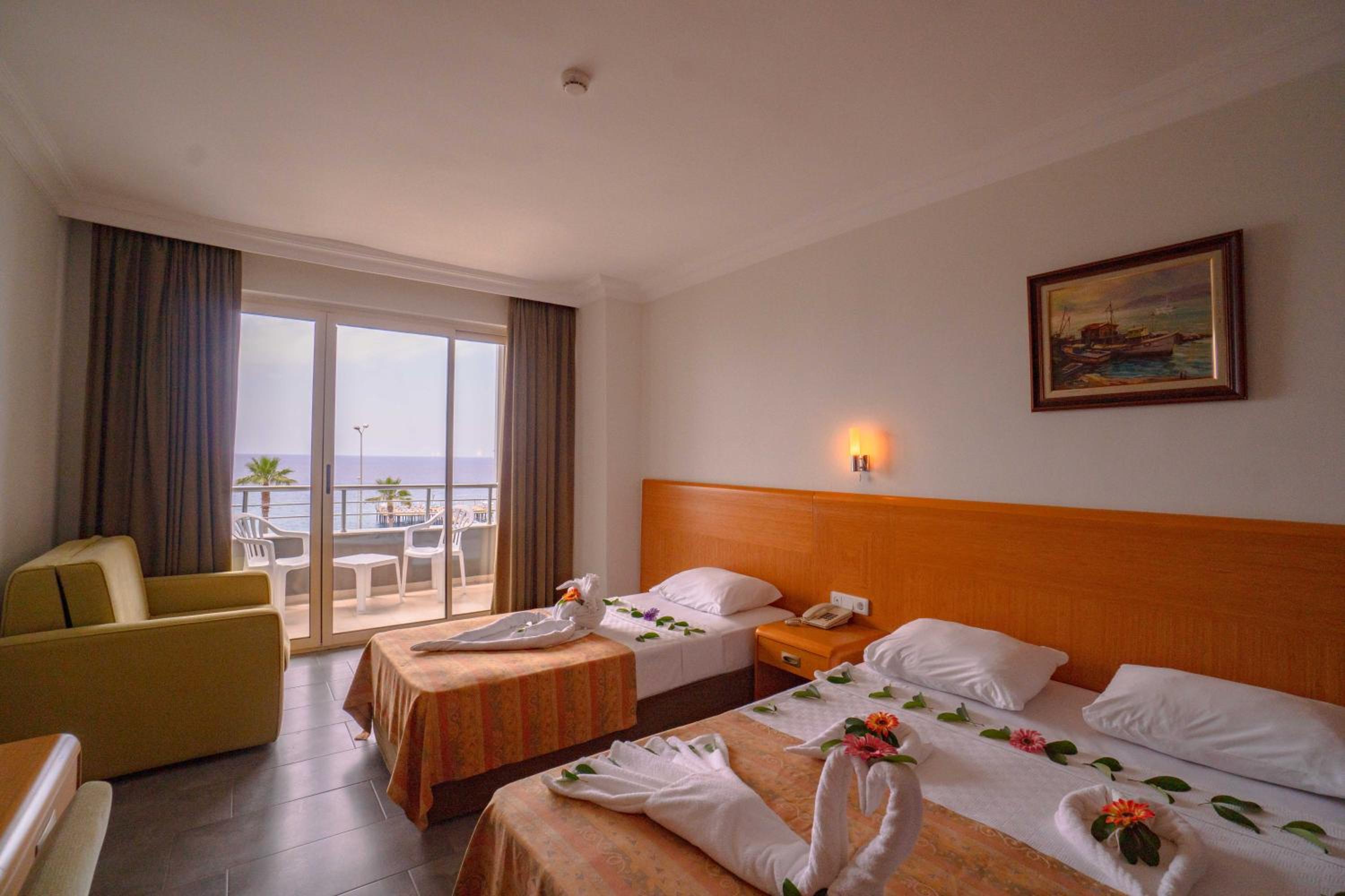 Standard Double or Twin Room thumbnail 6