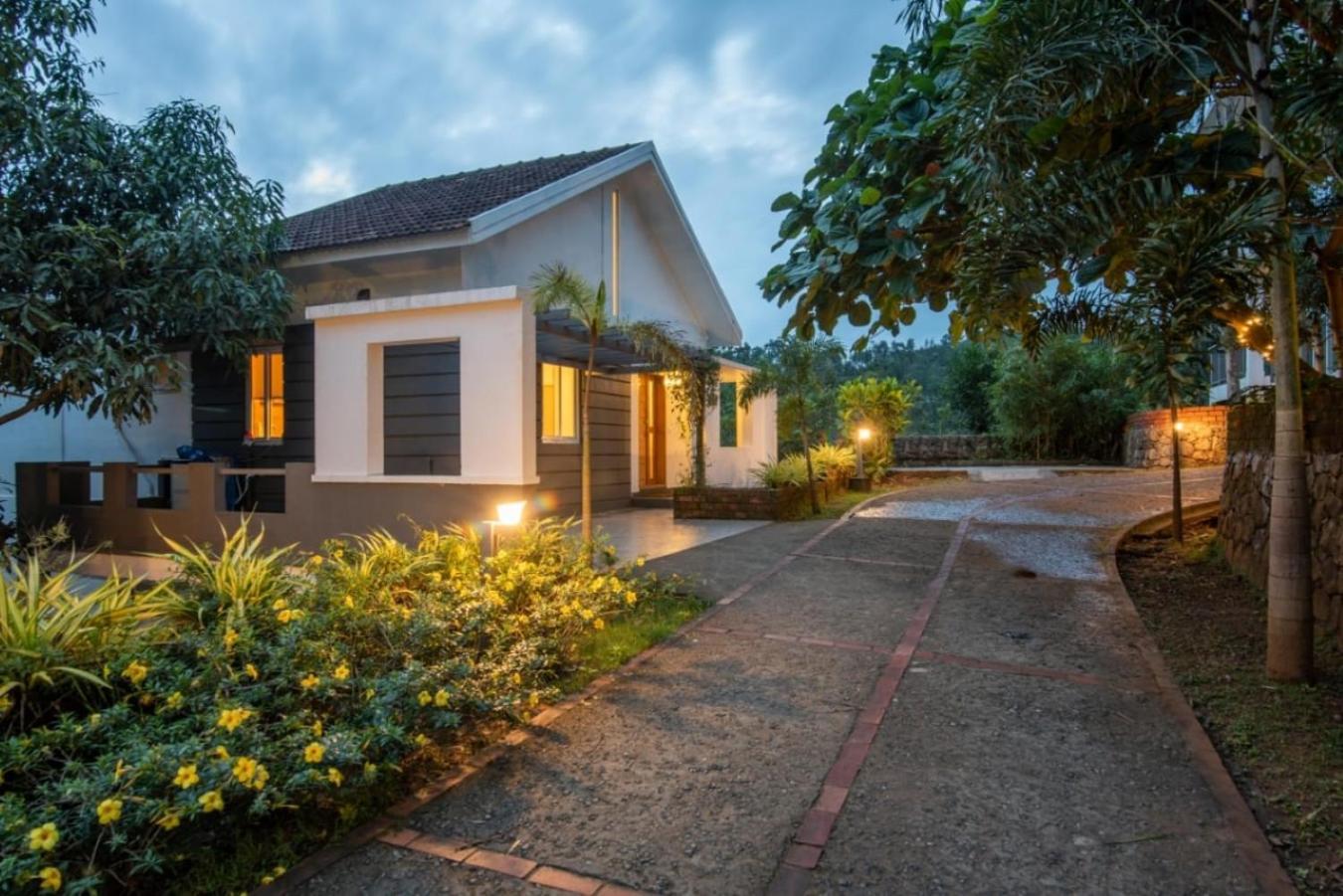 Villa photo 2