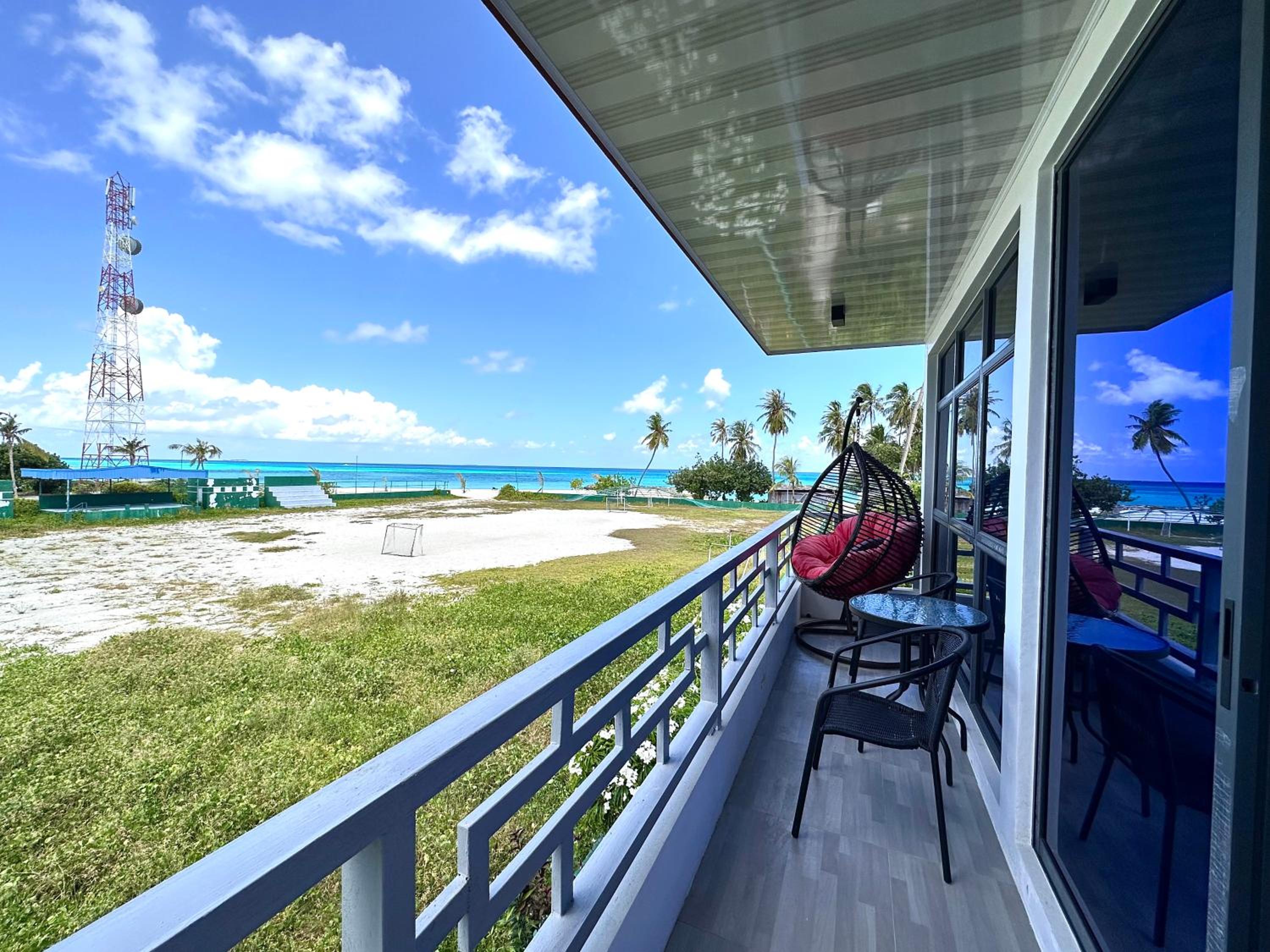 Superior Triple Room with Sea View - Photo 4