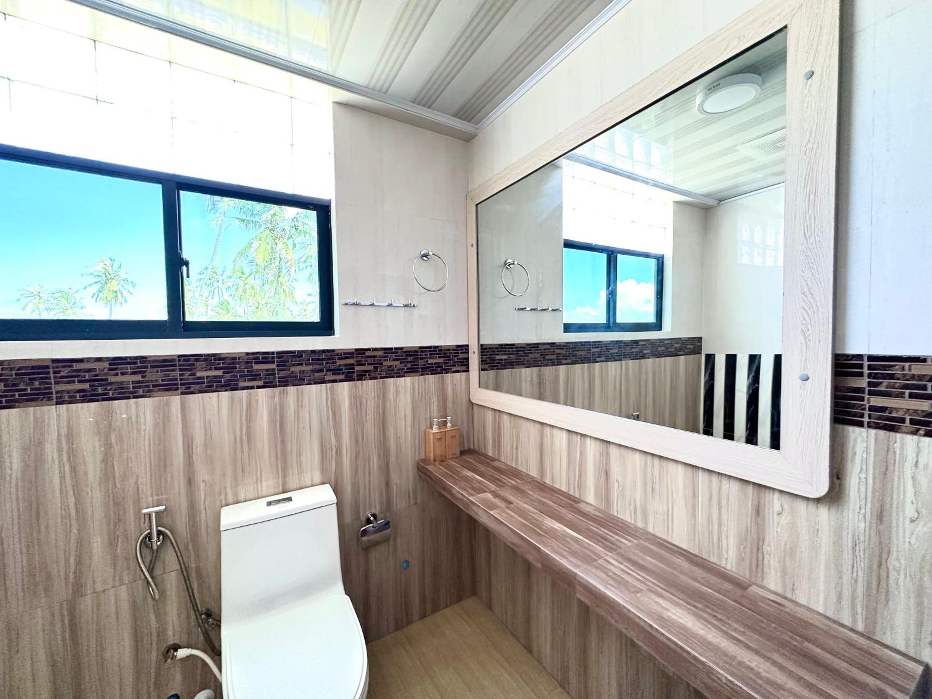 Superior Triple Room with Sea View - Photo 8