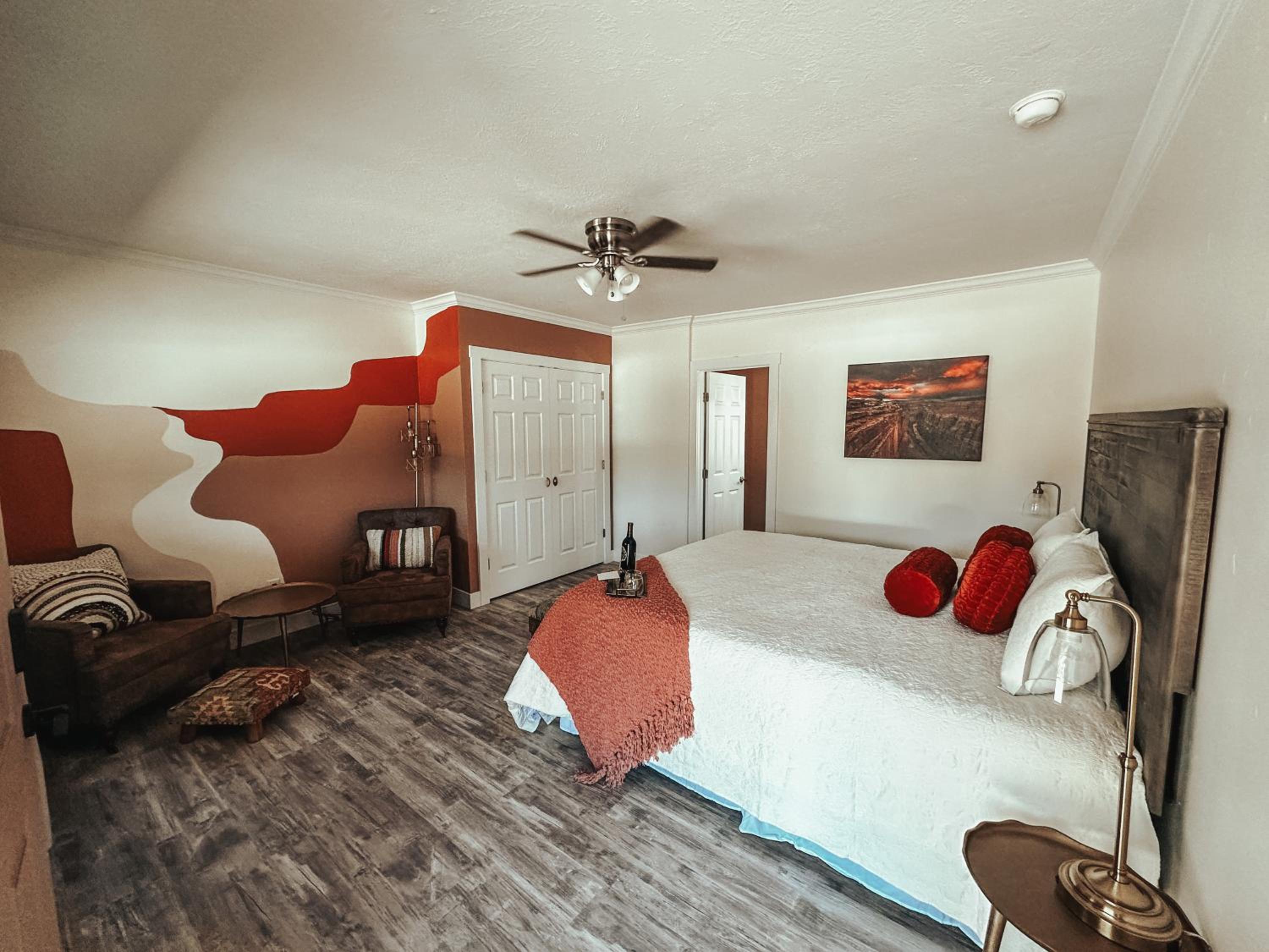 Standard King Room photo 1