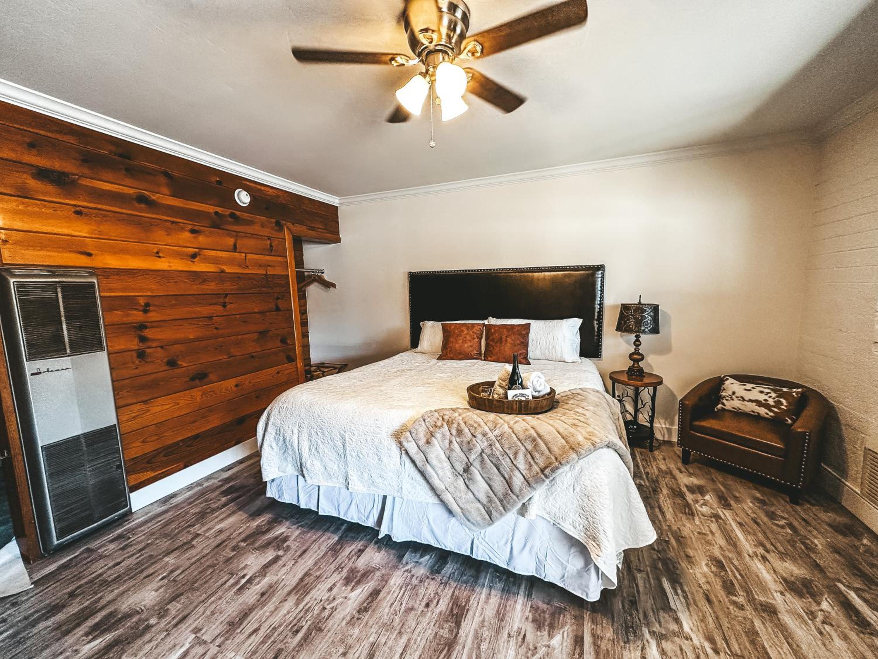 Standard King Room photo 3