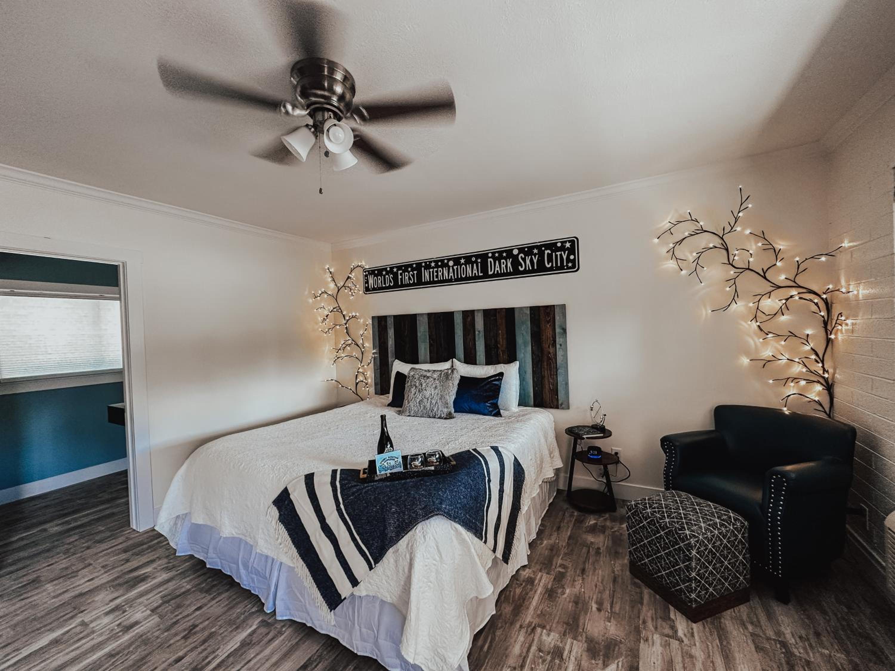 Standard King Room photo 3