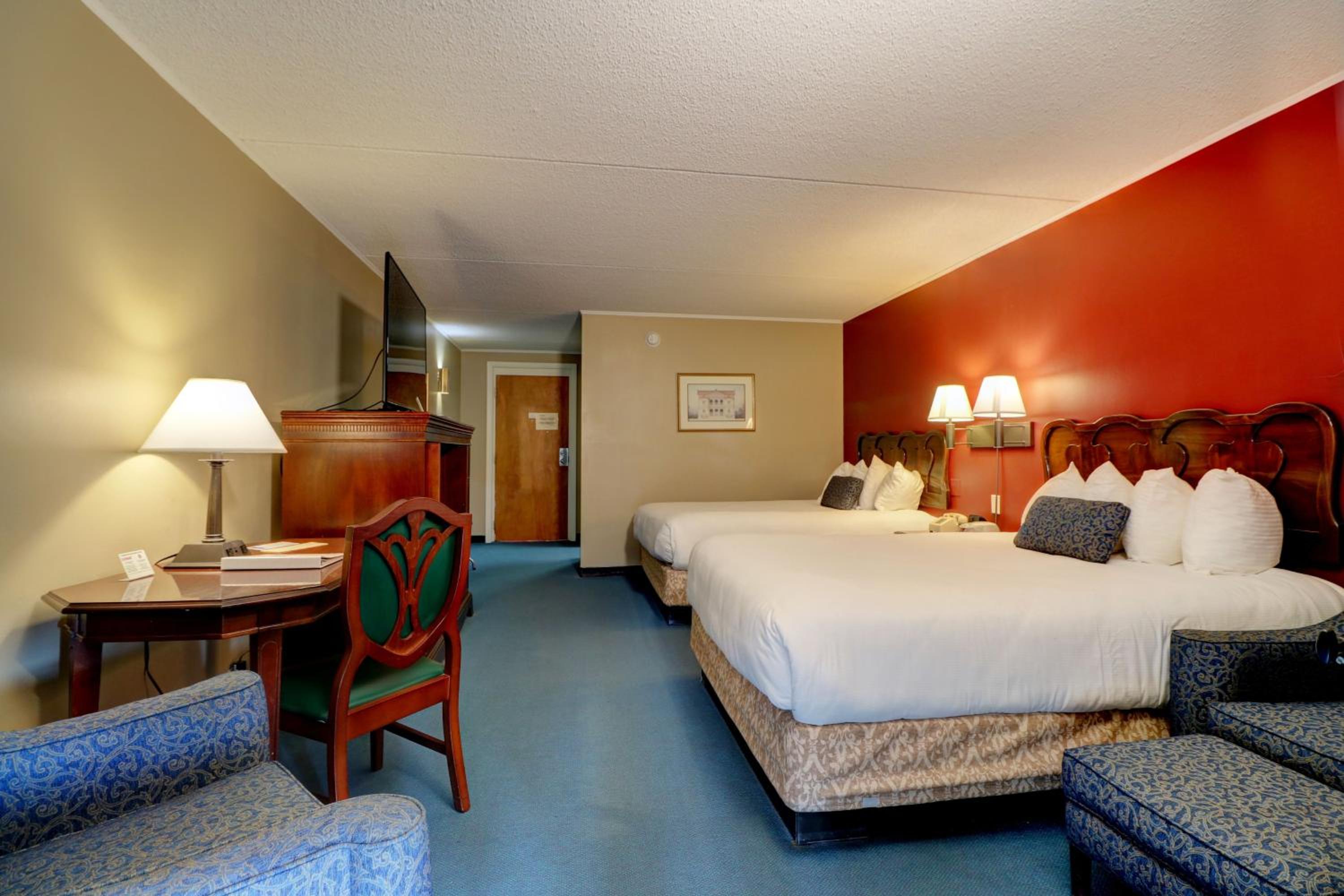 2 Queen Beds - Photo 7