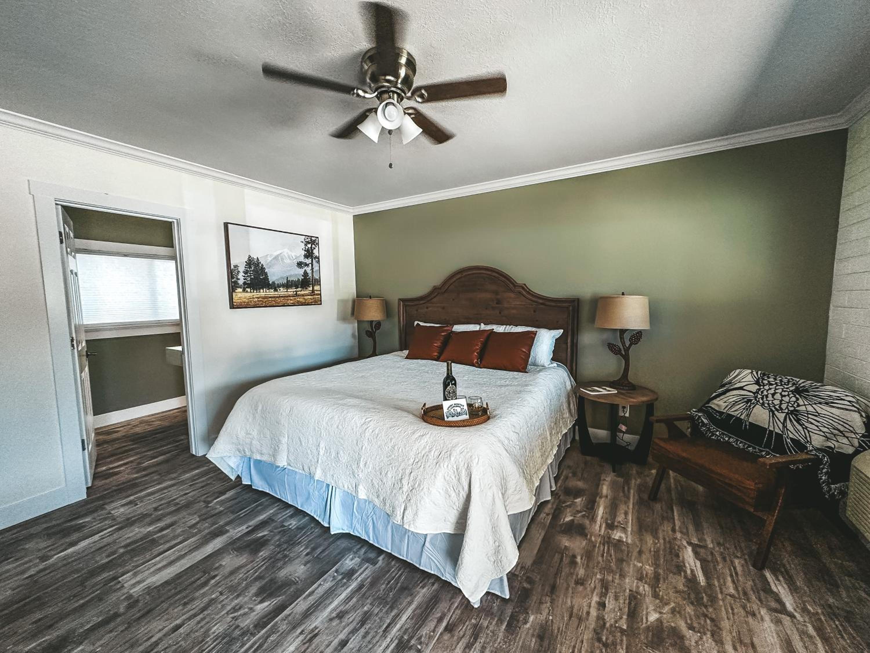 Standard King Room photo 1