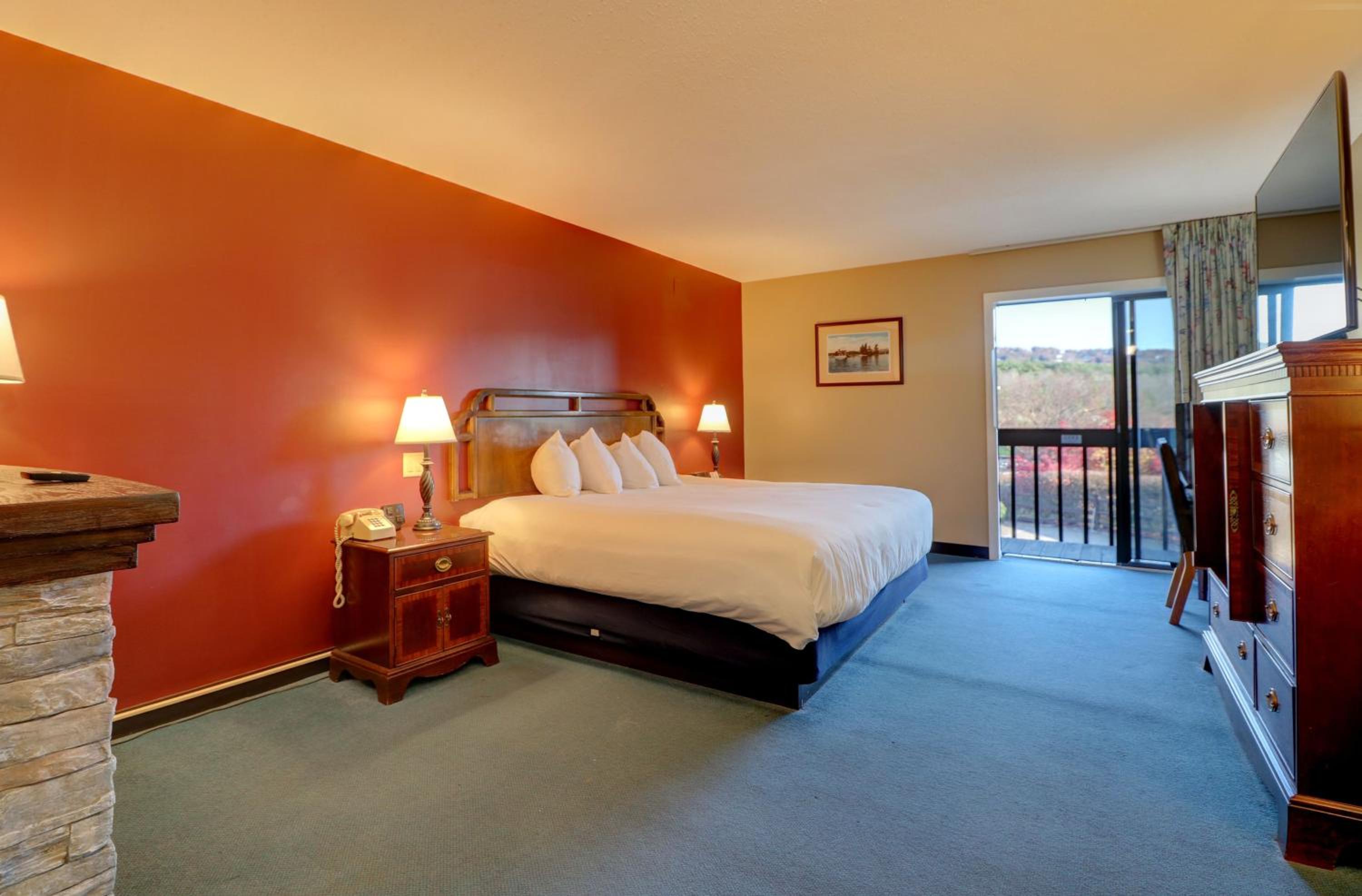 2nd Floor Family King Bed W/ Adjoining Room