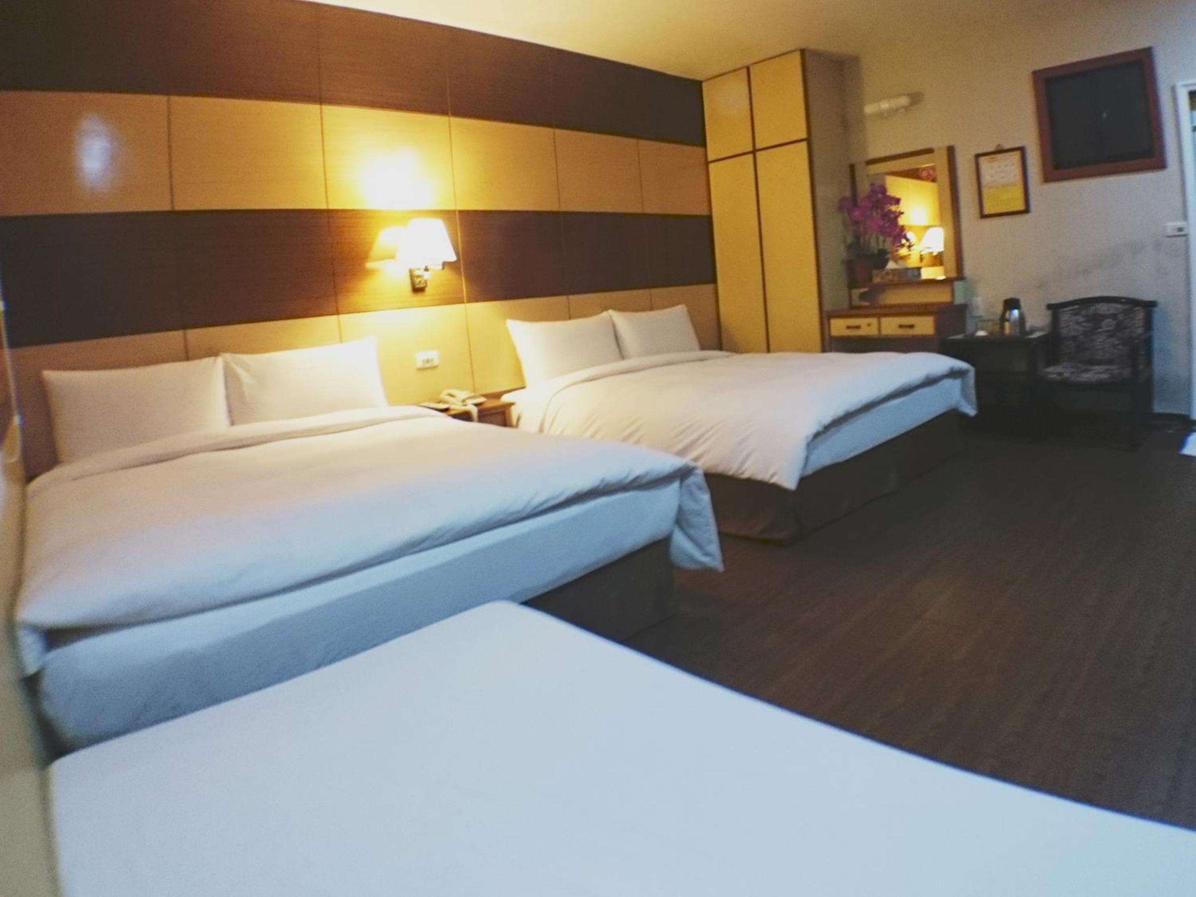 Quadruple Room with Private Bathroom photo 1