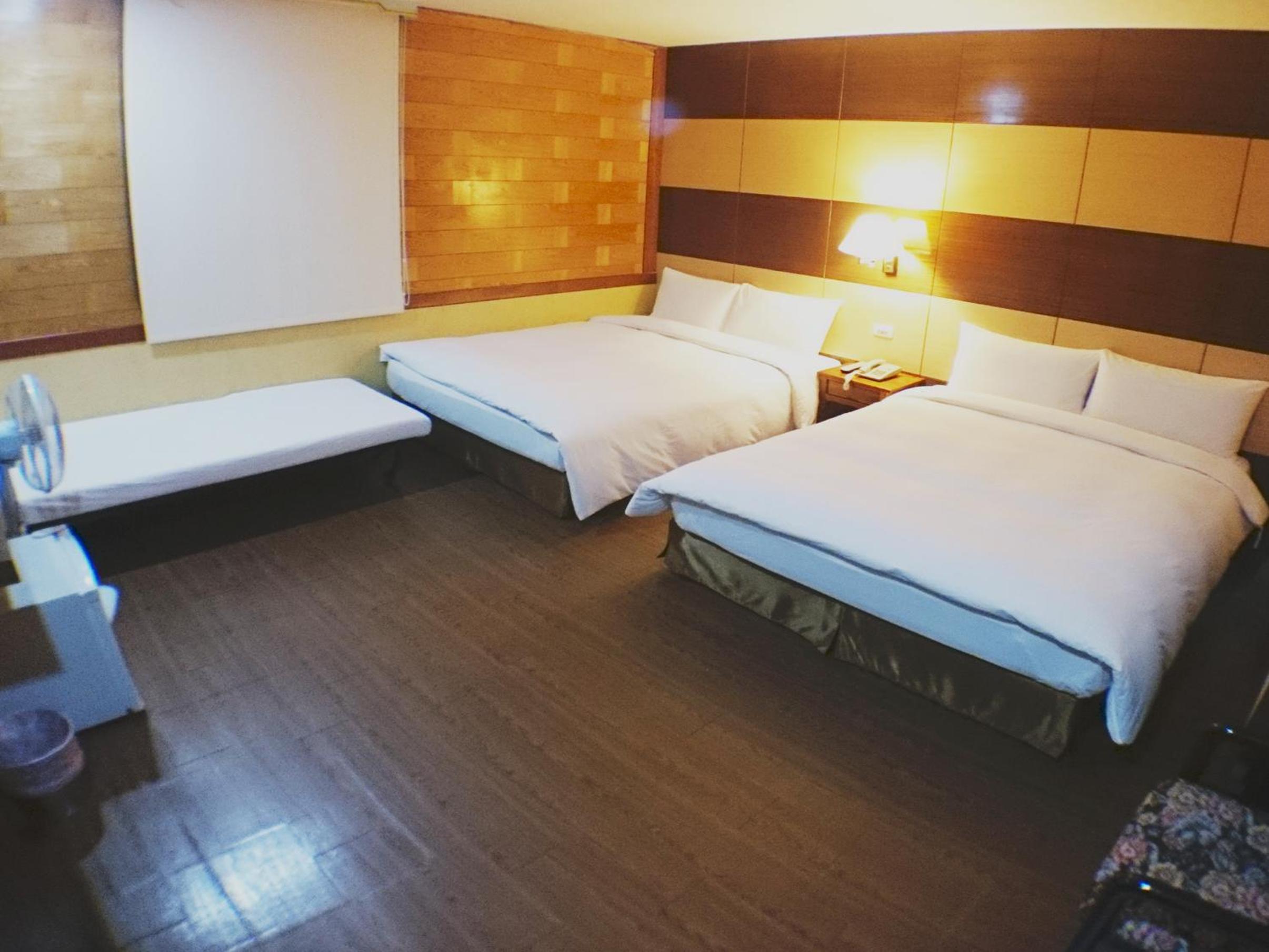 Quadruple Room with Private Bathroom photo 2