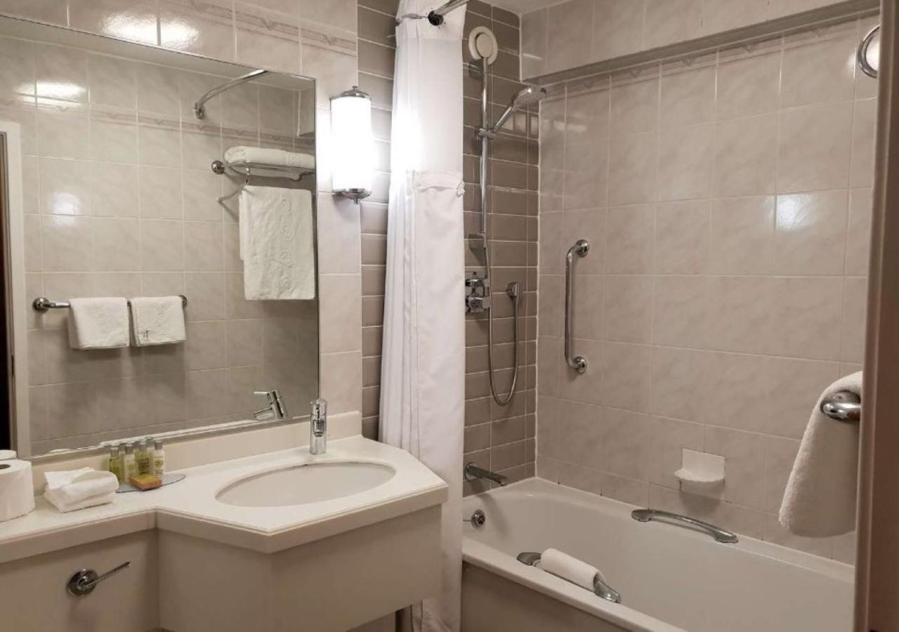 Twin Room - Photo 2