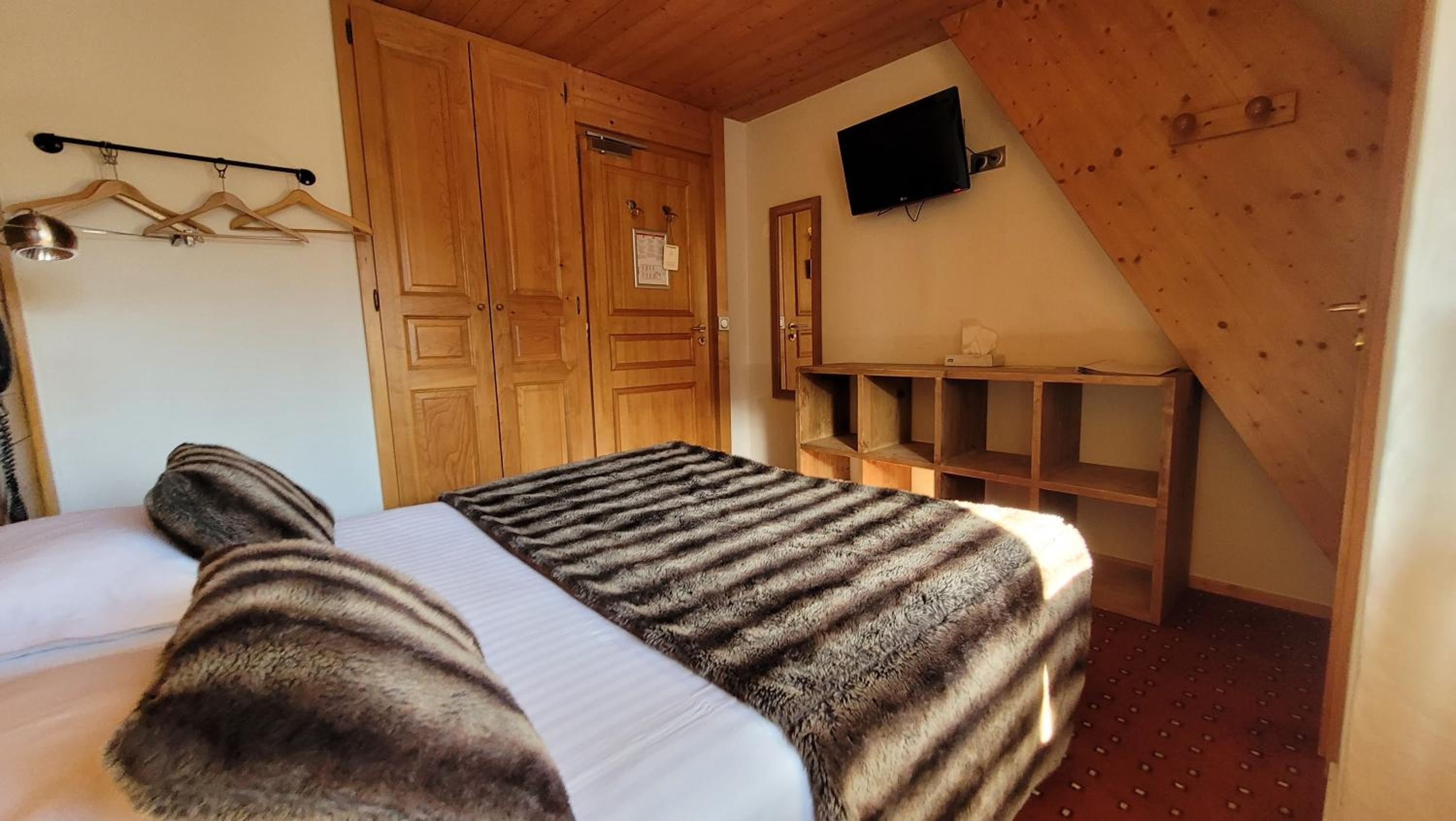 Budget Double Room - Photo 2