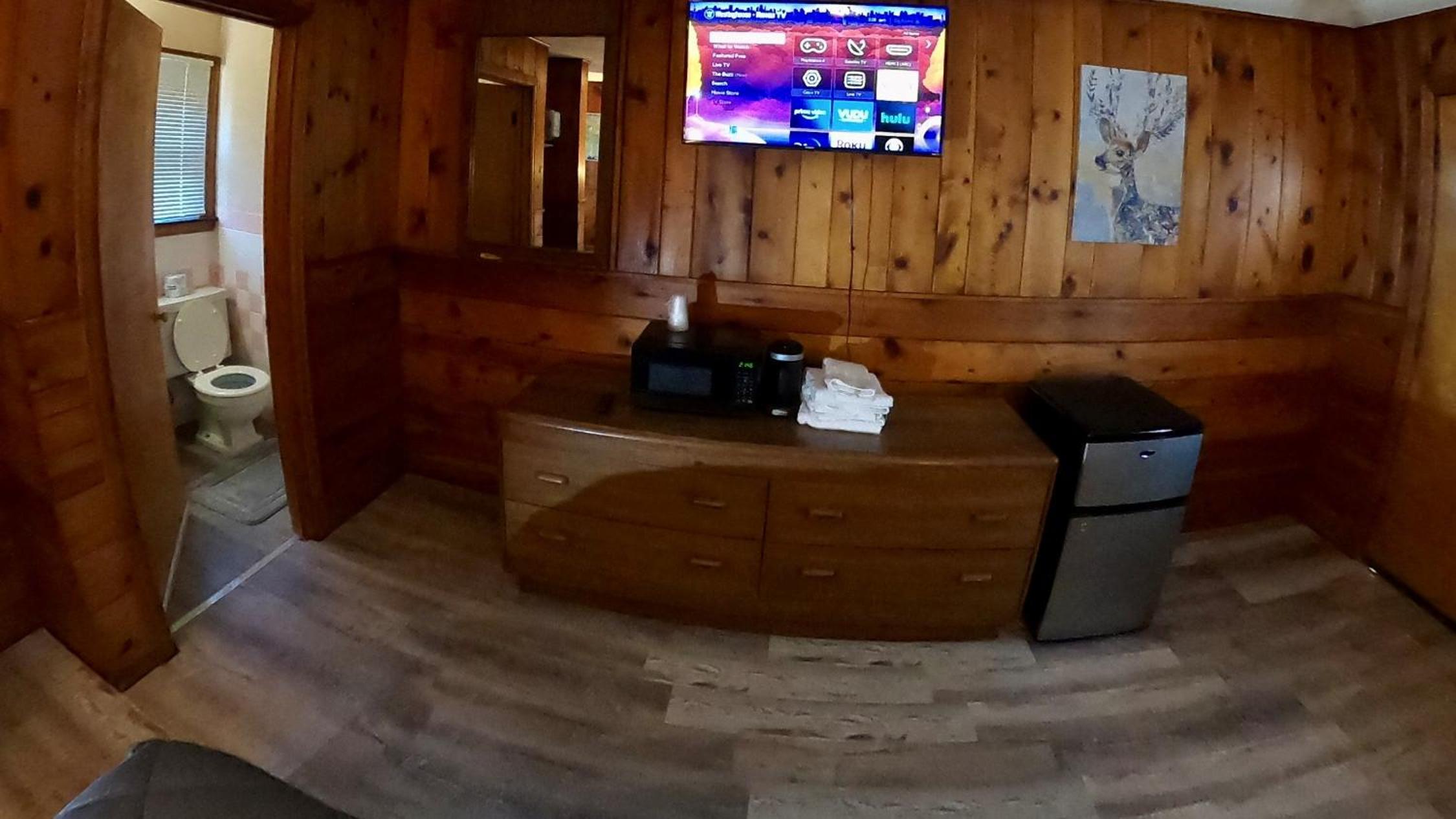 Queen Room photo 2