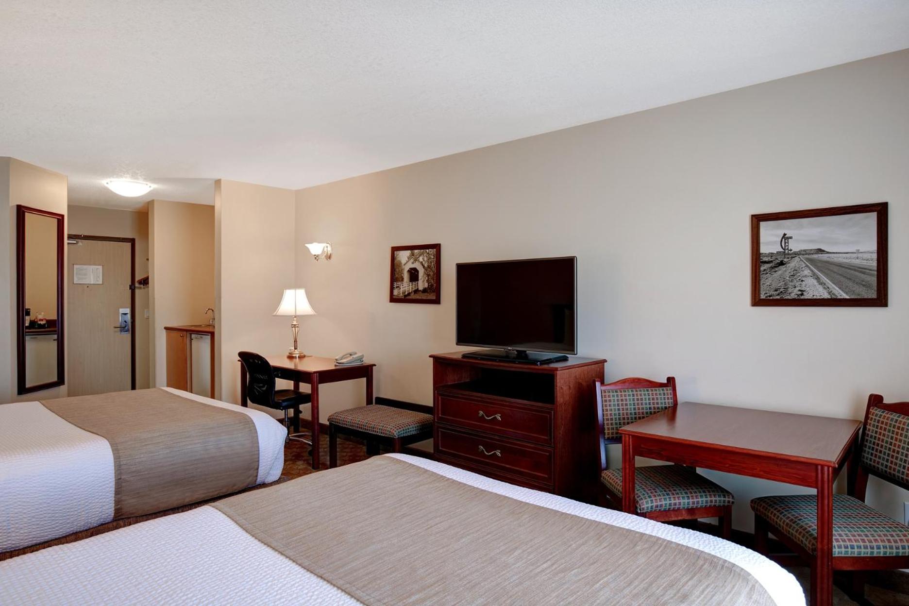 Queen Room with Two Queen Beds - Non-Smoking - Photo 1