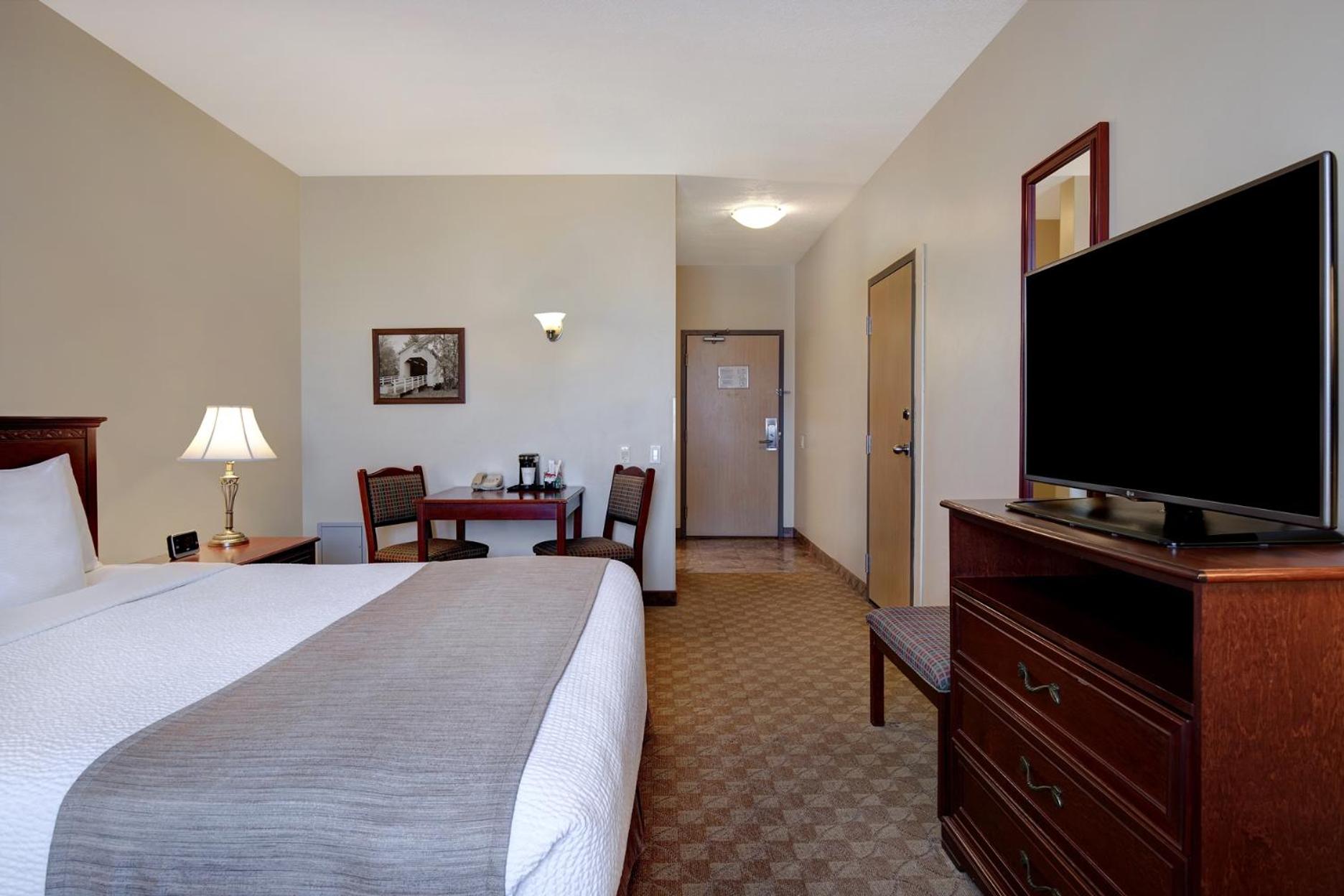 King Room - Non-Smoking - Photo 4