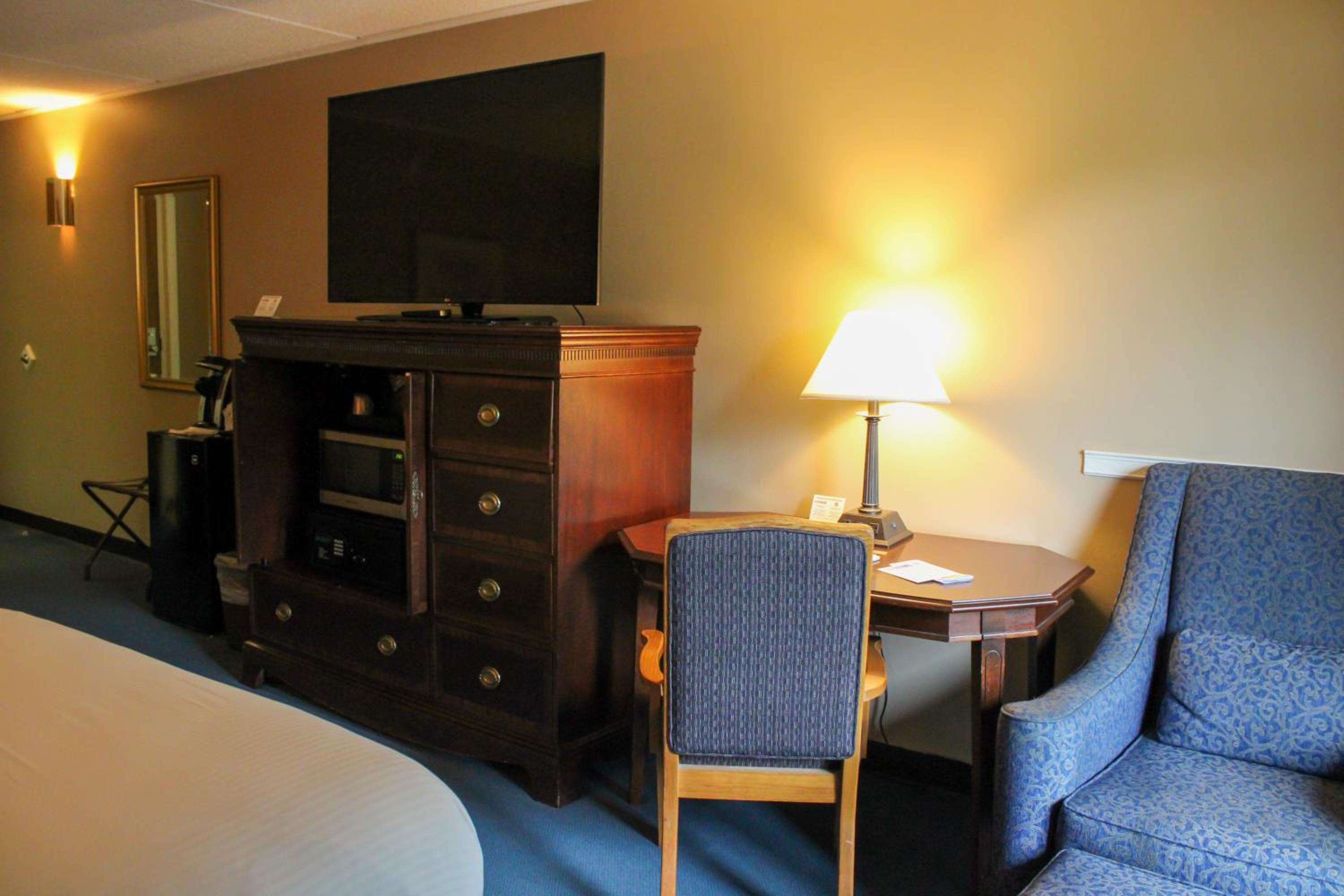 2 Queen Beds - Photo 6