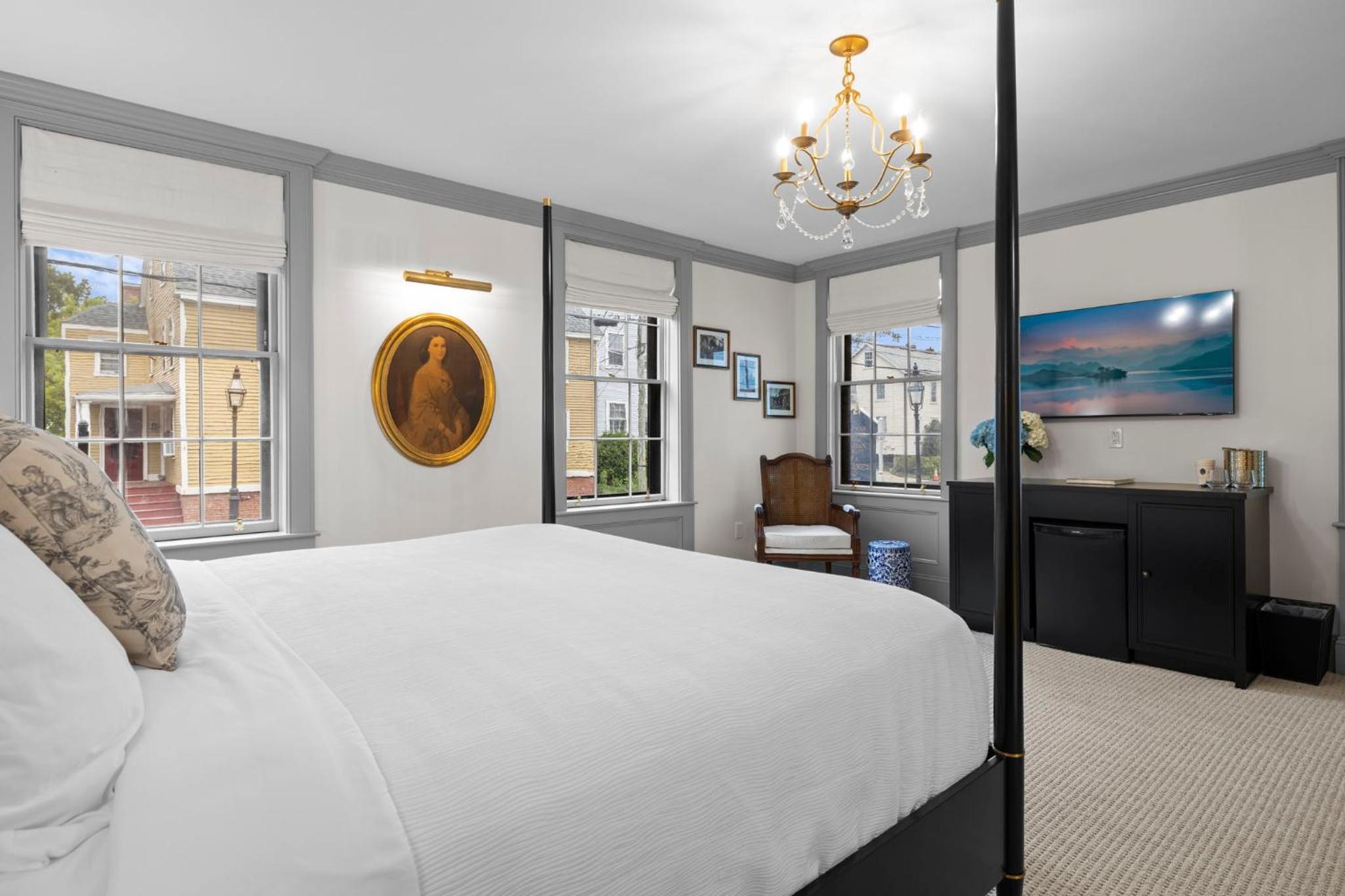 Superior King Suite - Photo 5