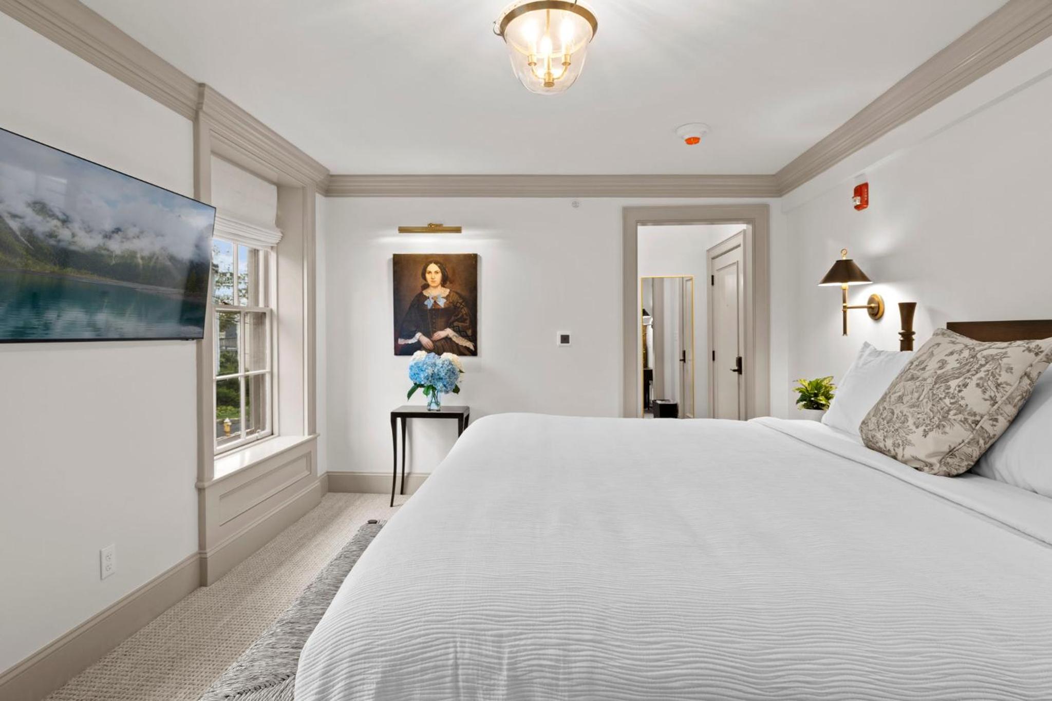 Superior King Suite - Photo 6