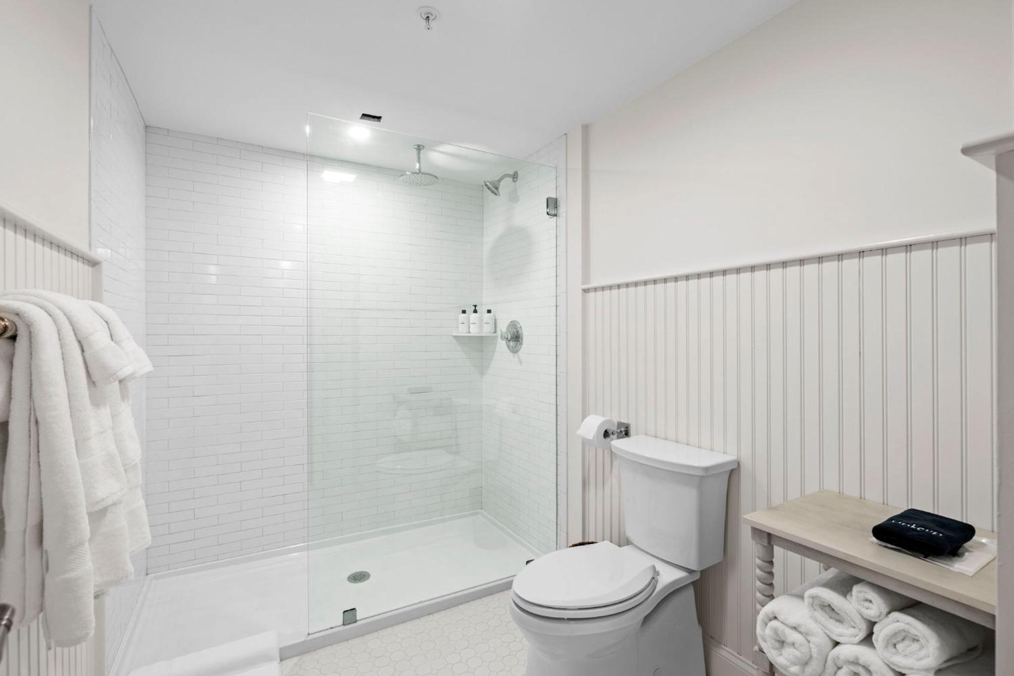 Two-Bedroom Suite - Photo 12