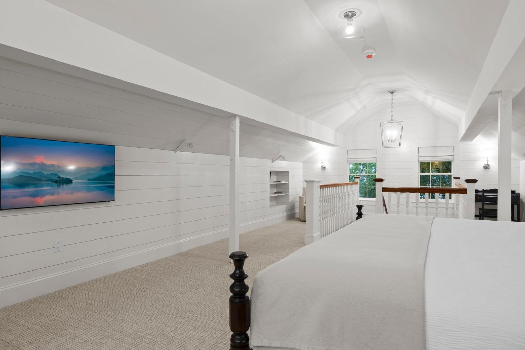 Executive Suite - Photo 4