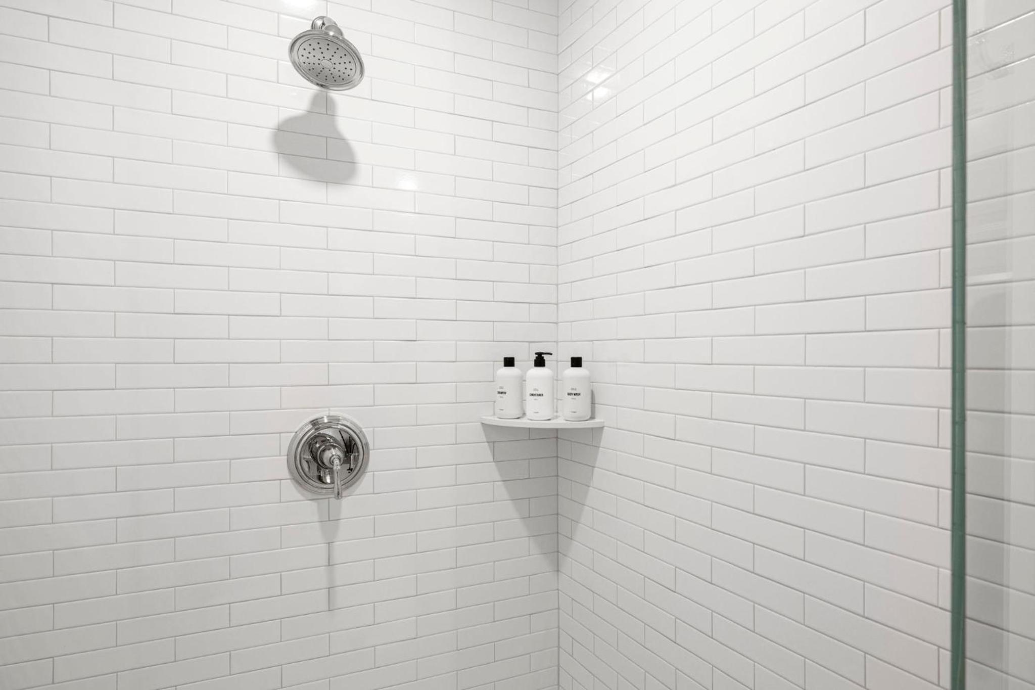 Superior King Suite - Photo 9