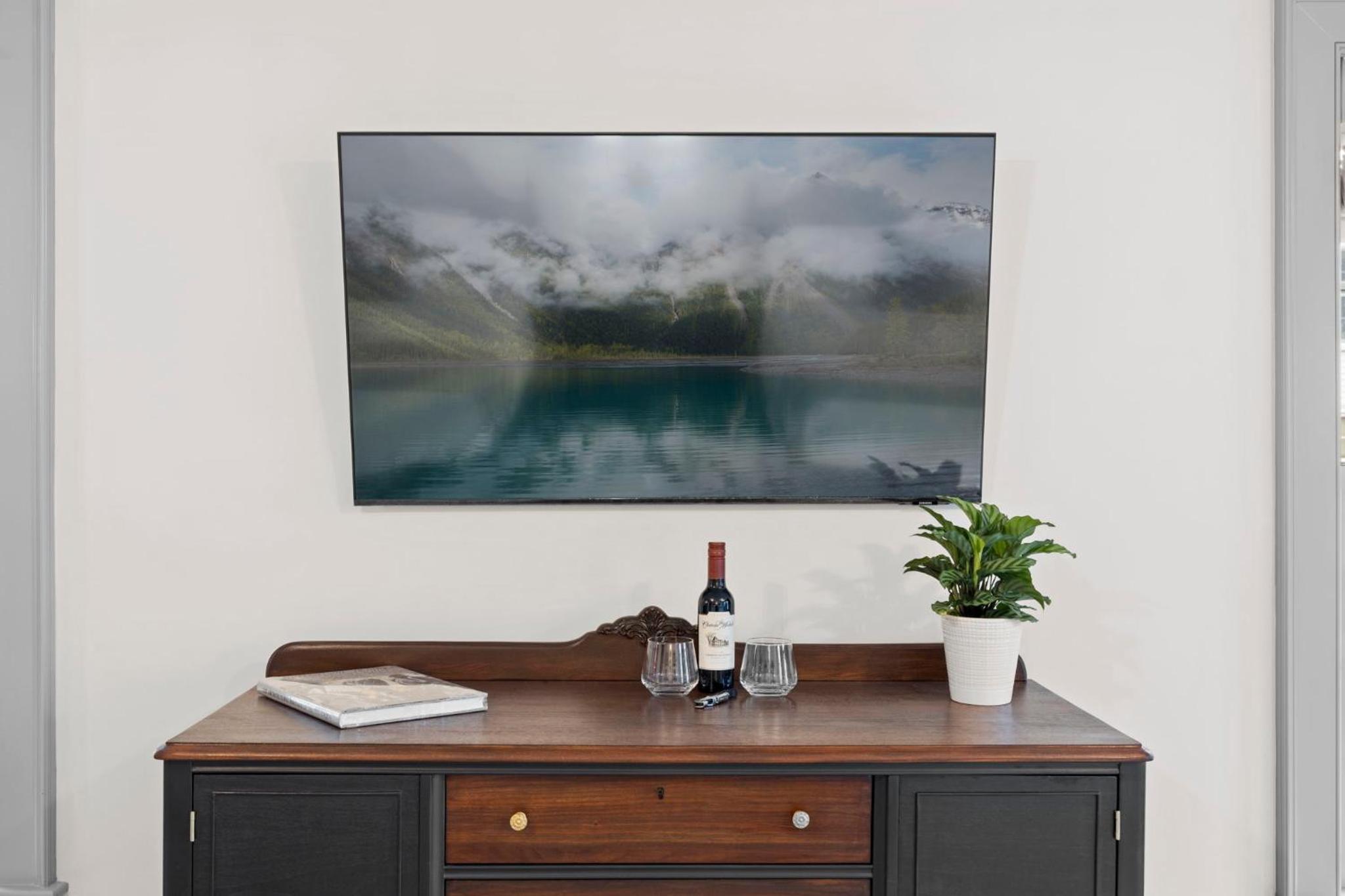Superior King Suite - Photo 7