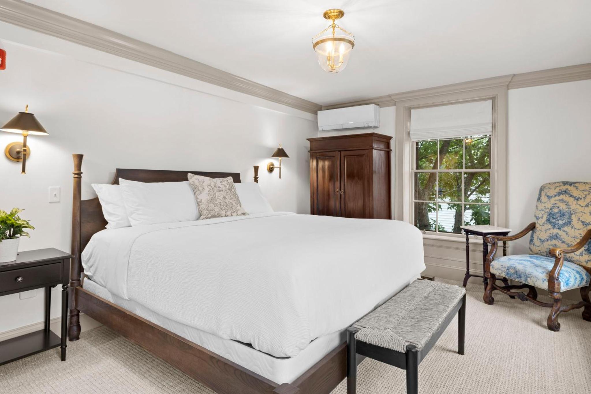 Superior King Suite - Photo 4