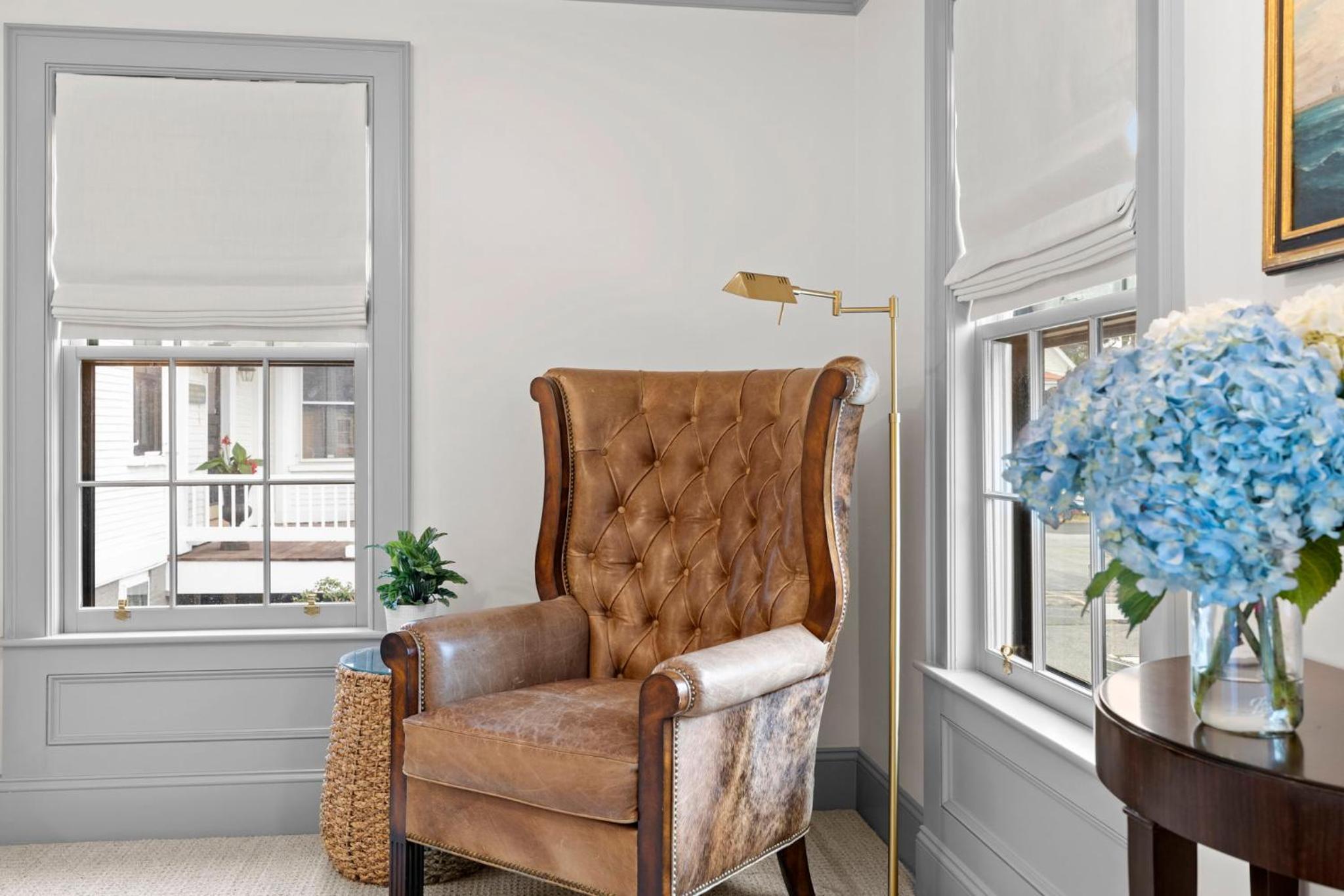 Deluxe Queen Suite - Photo 8