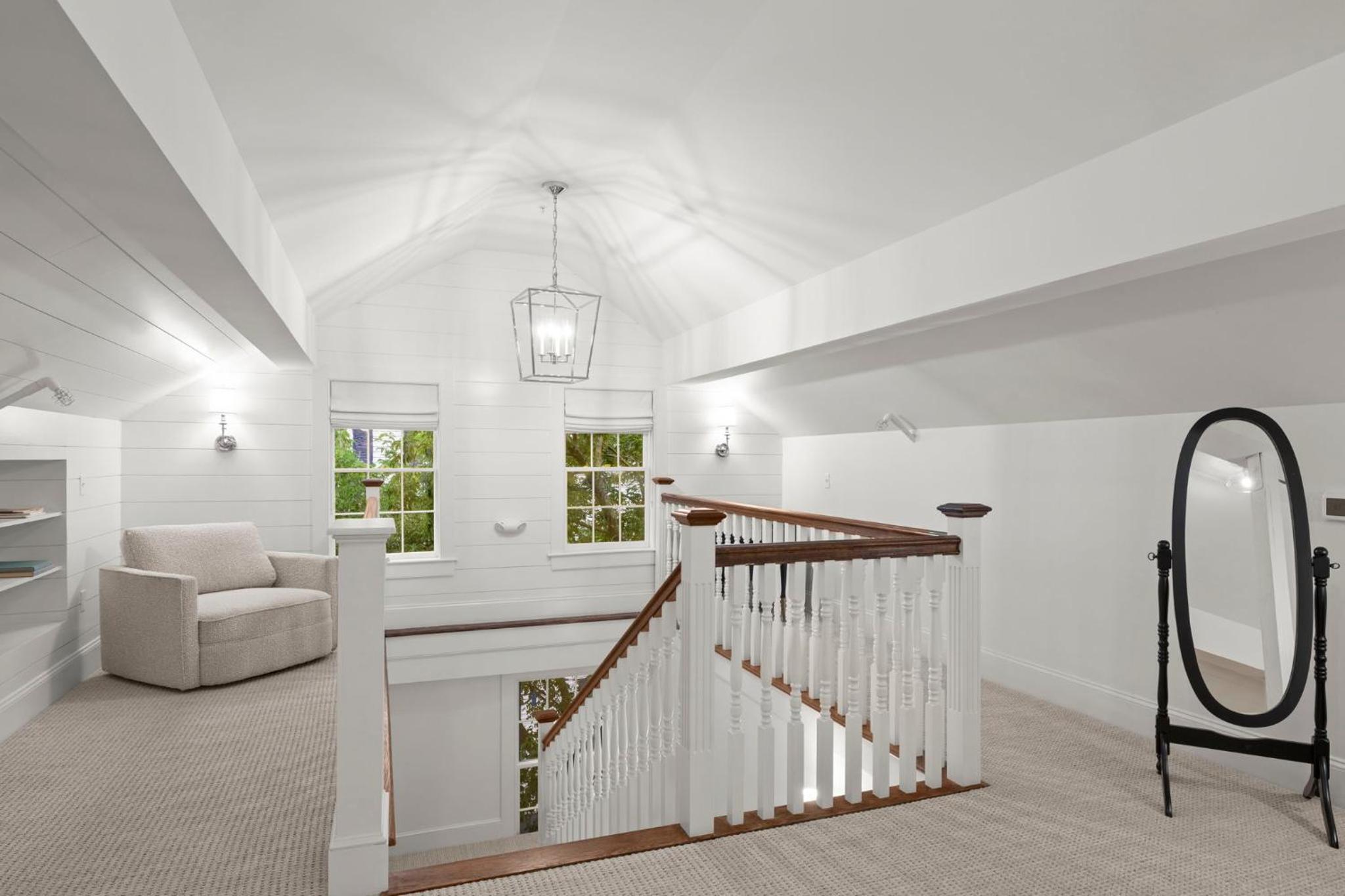 Executive Suite - Photo 5