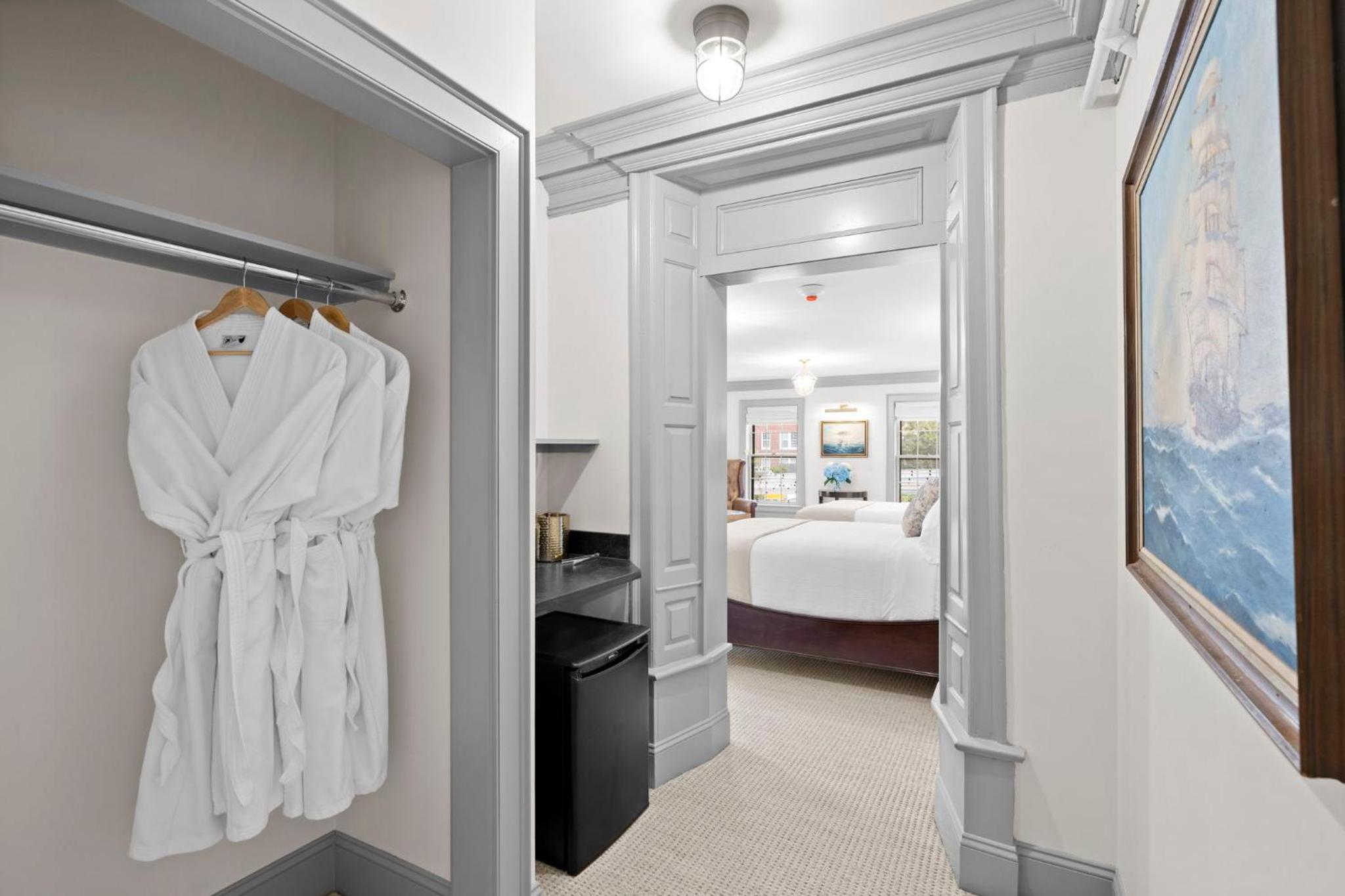 Two-Bedroom Suite - Photo 11