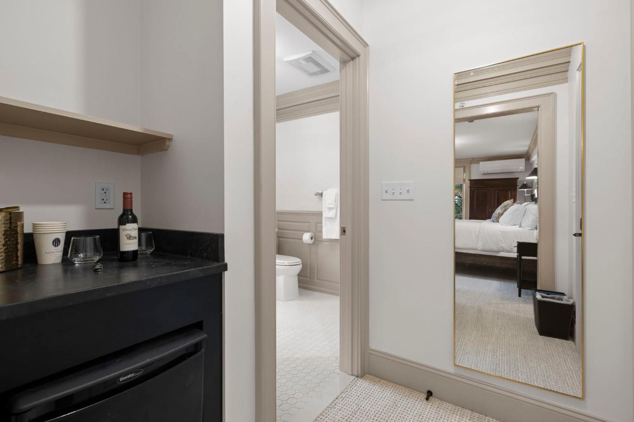 Superior King Suite - Photo 3