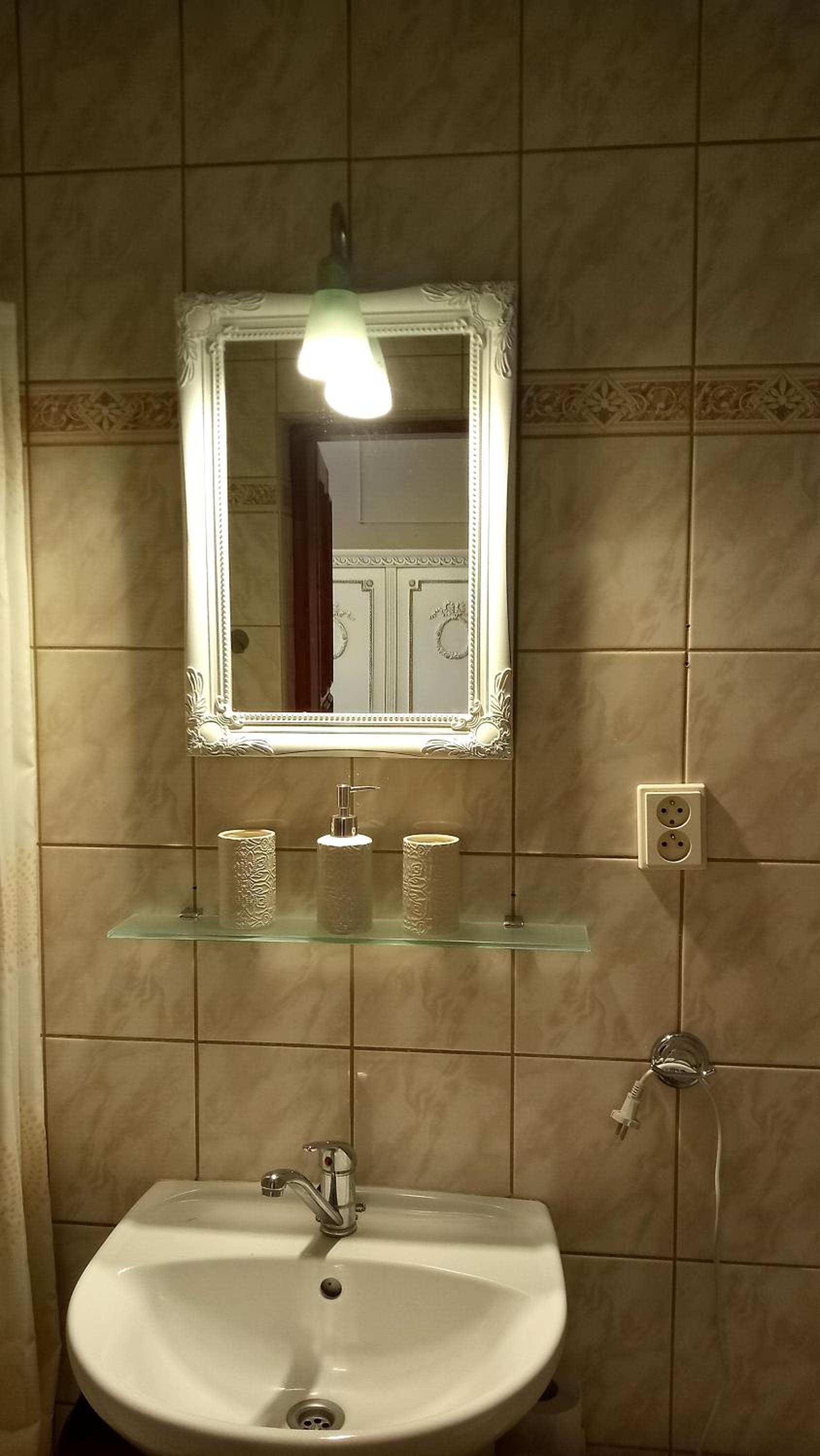 Double Room - Photo 10