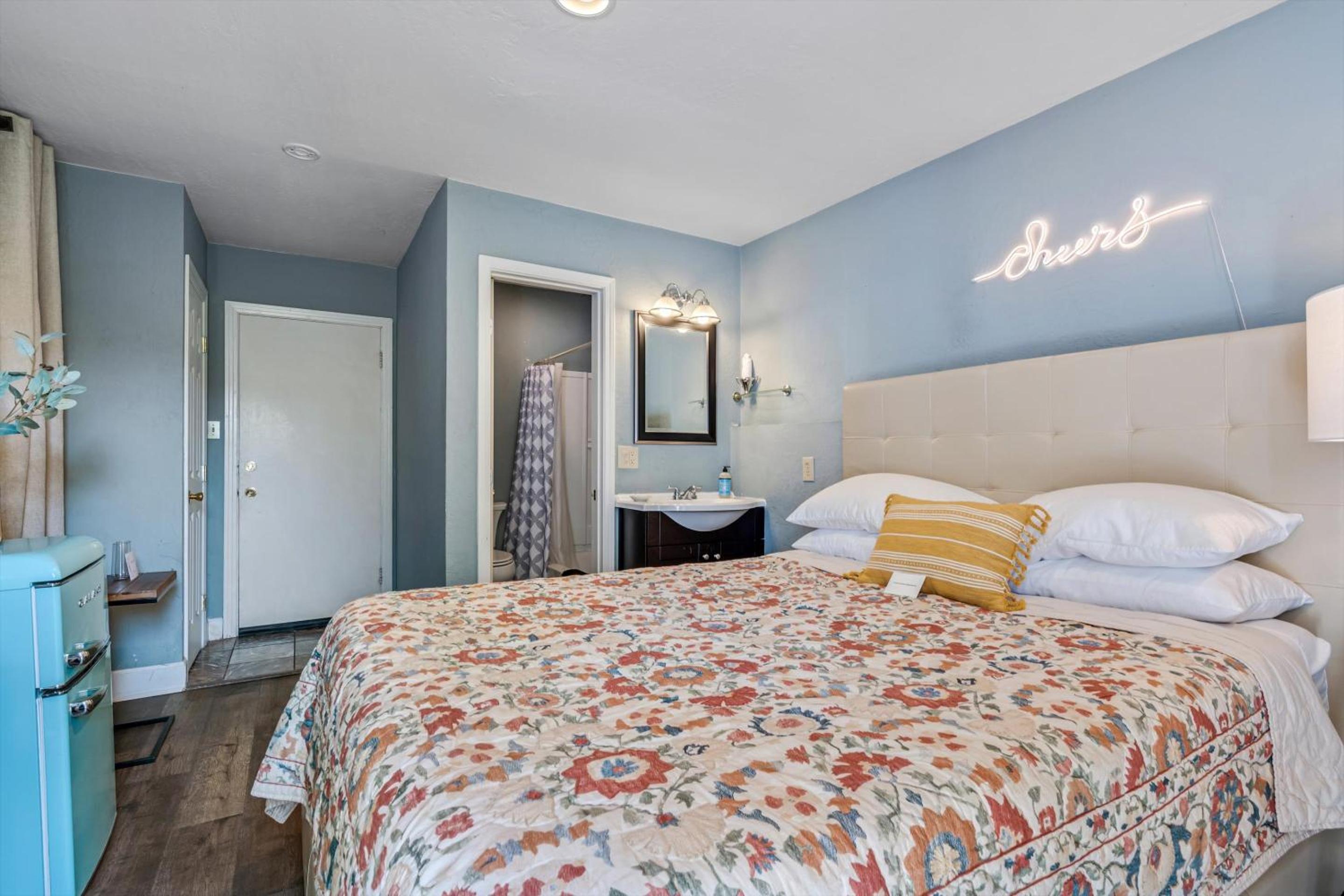 Queen Room photo 3