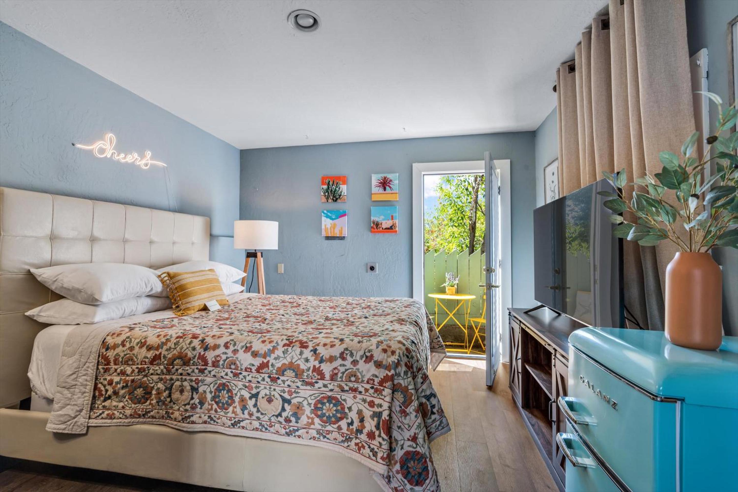 Queen Room photo 1