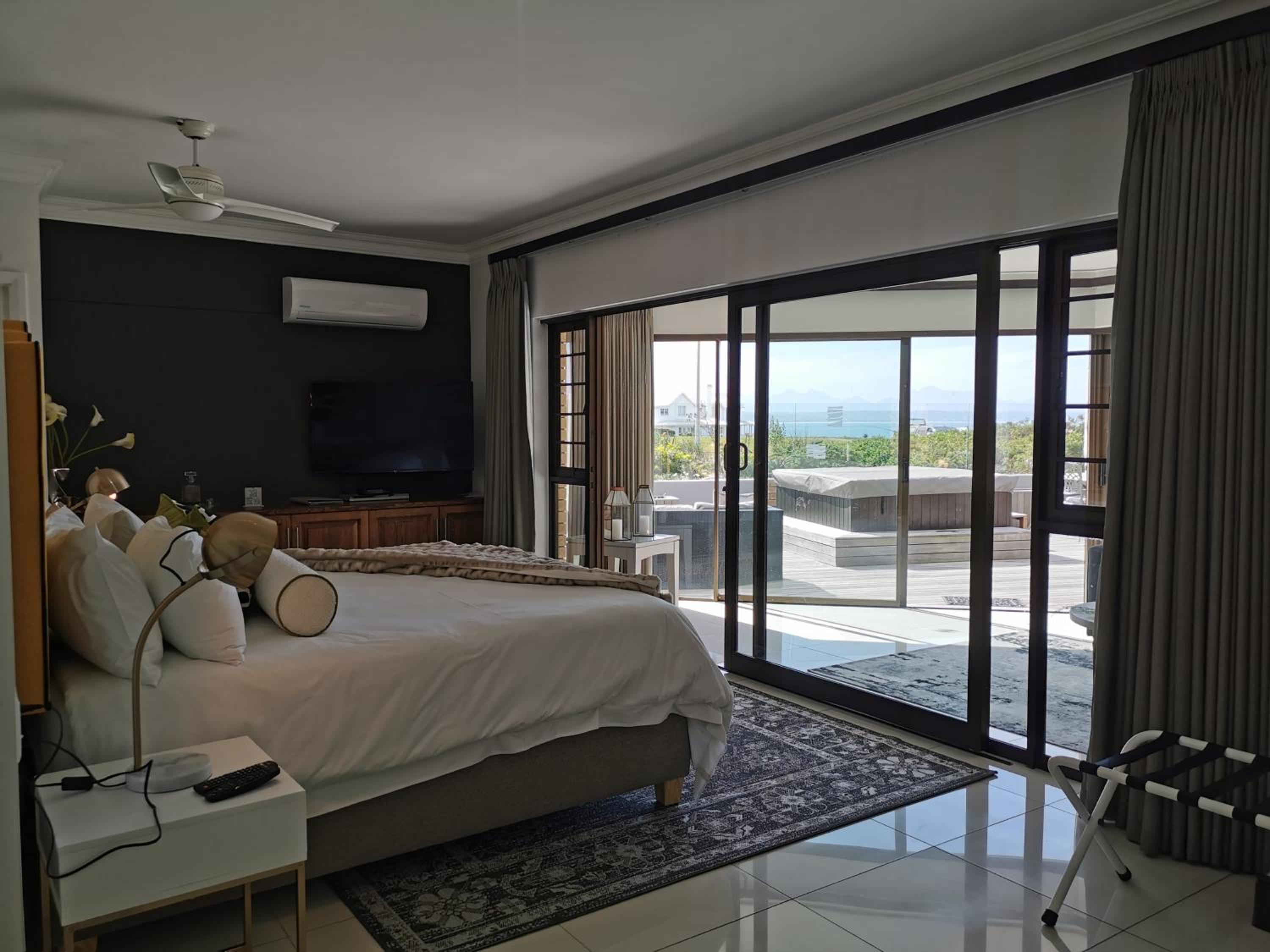 Superior Suite 1 photo 1